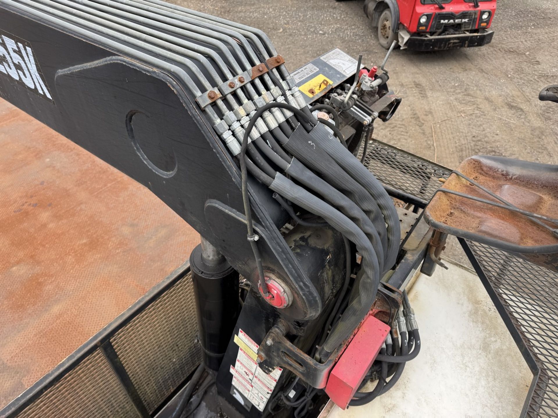 2005 HIAB 255K-2 HIPRO Material Crane Mounted on 2005 Sterling 6513 - Image 20 of 56