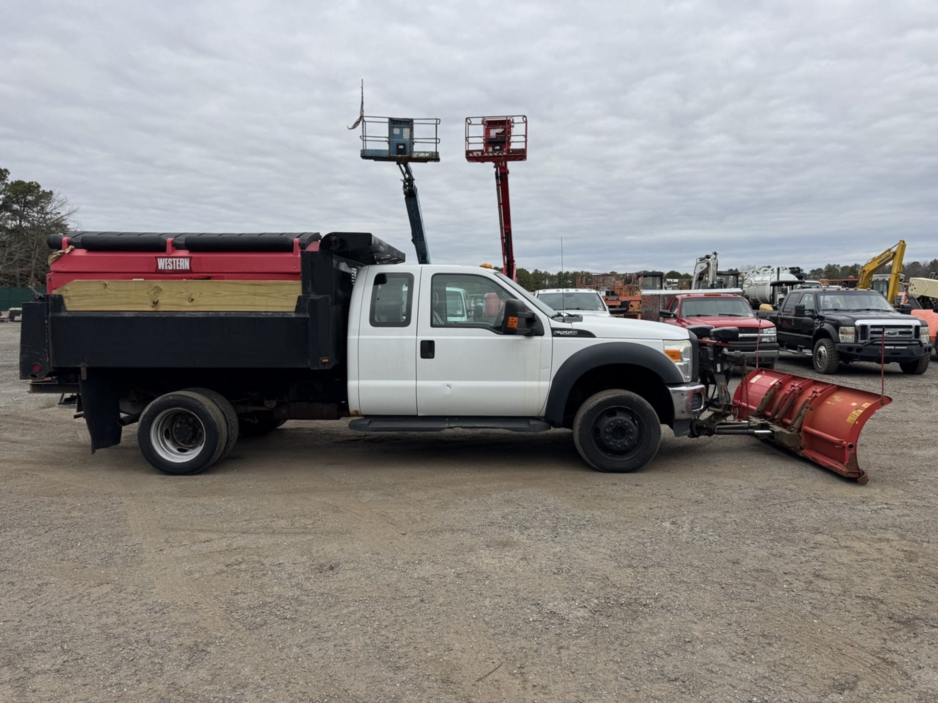 2015 Ford F-550 Mason Dump 4x4 w/ Plow and Salter - Image 4 of 32