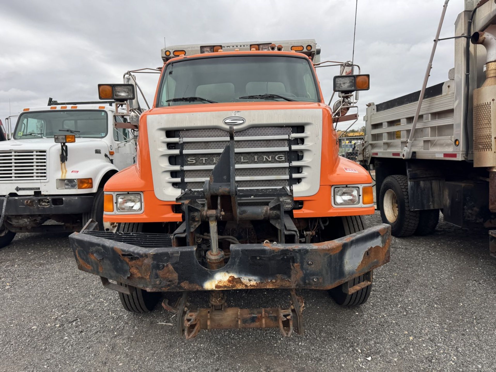 2004 Sterling Single Axle Dump (INOPERABLE) - Image 4 of 28