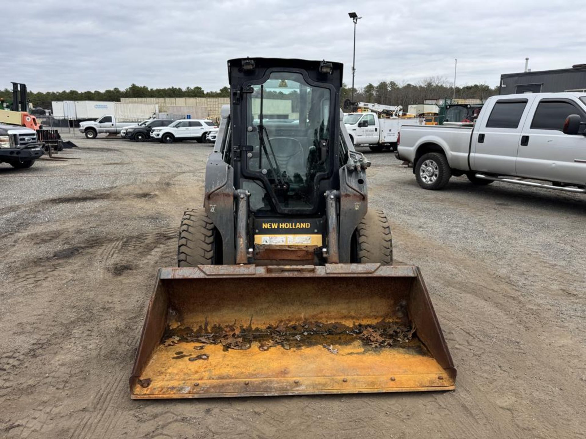 2013 New Holland L223 Skid Steer - Image 4 of 32
