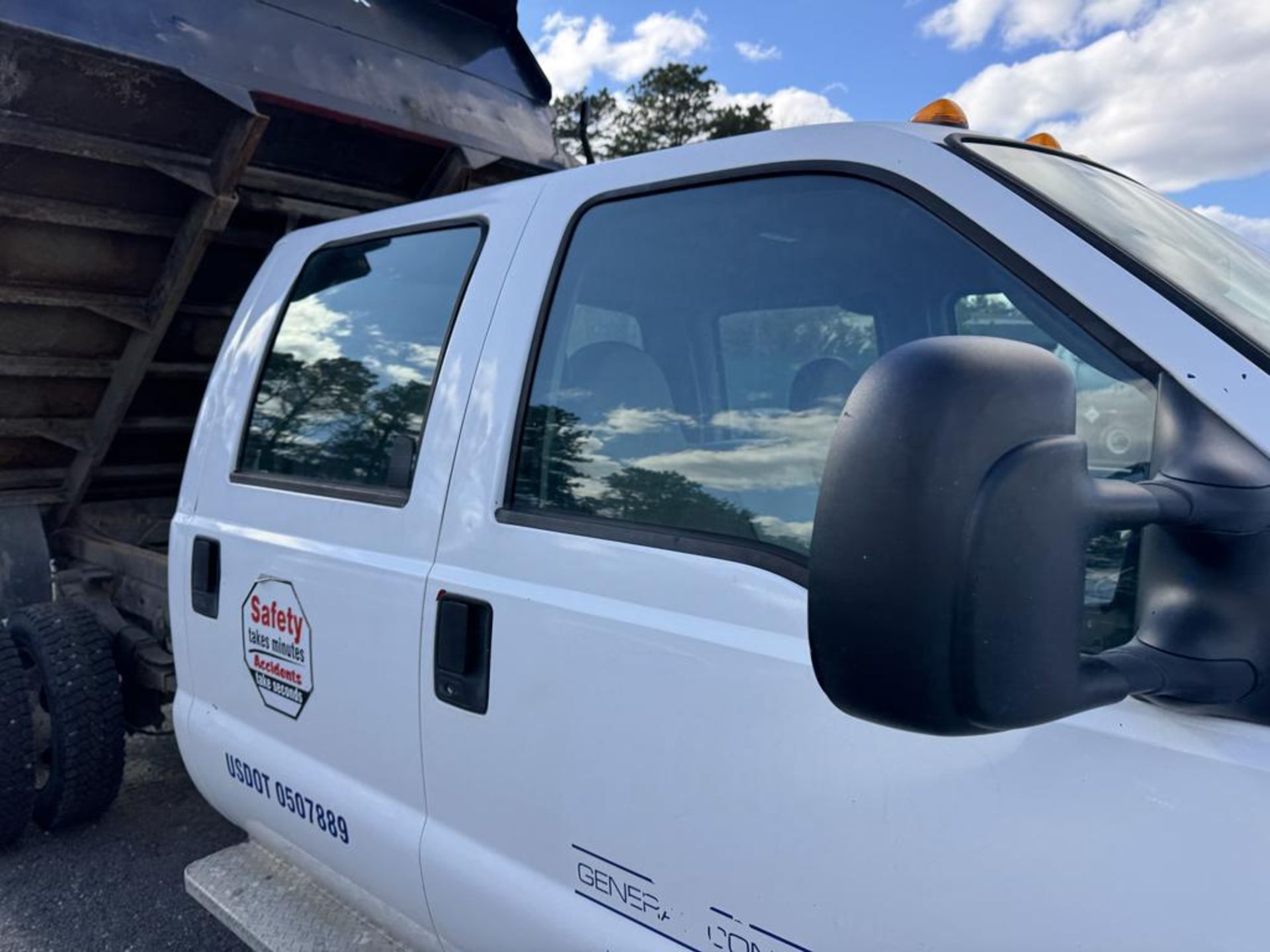 2004 Ford F-450 Mason Dump 4x4 w/ Plow - Image 17 of 32