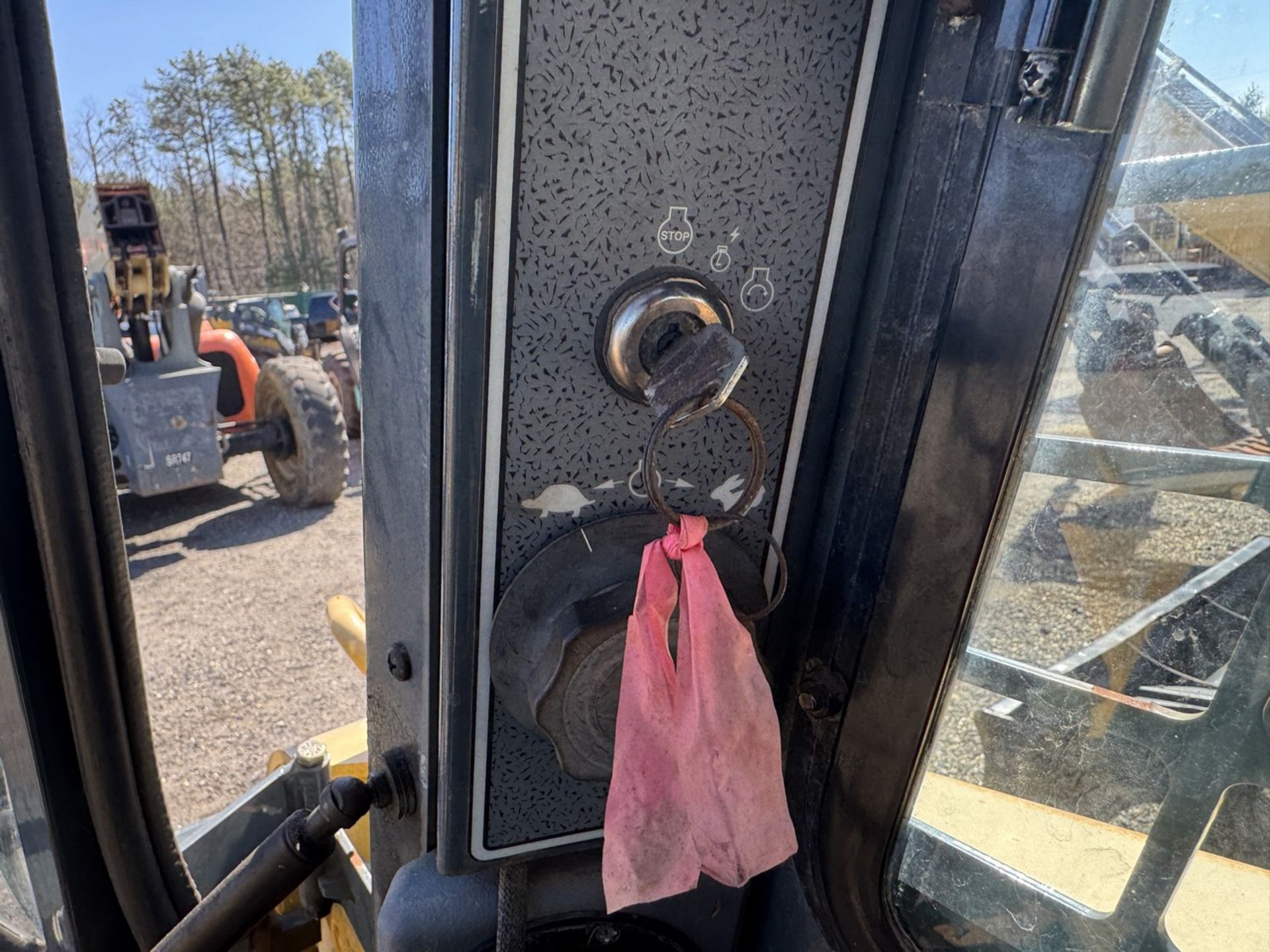 Gehl 5640 Skid Steer (INOPERABLE) - Image 17 of 21