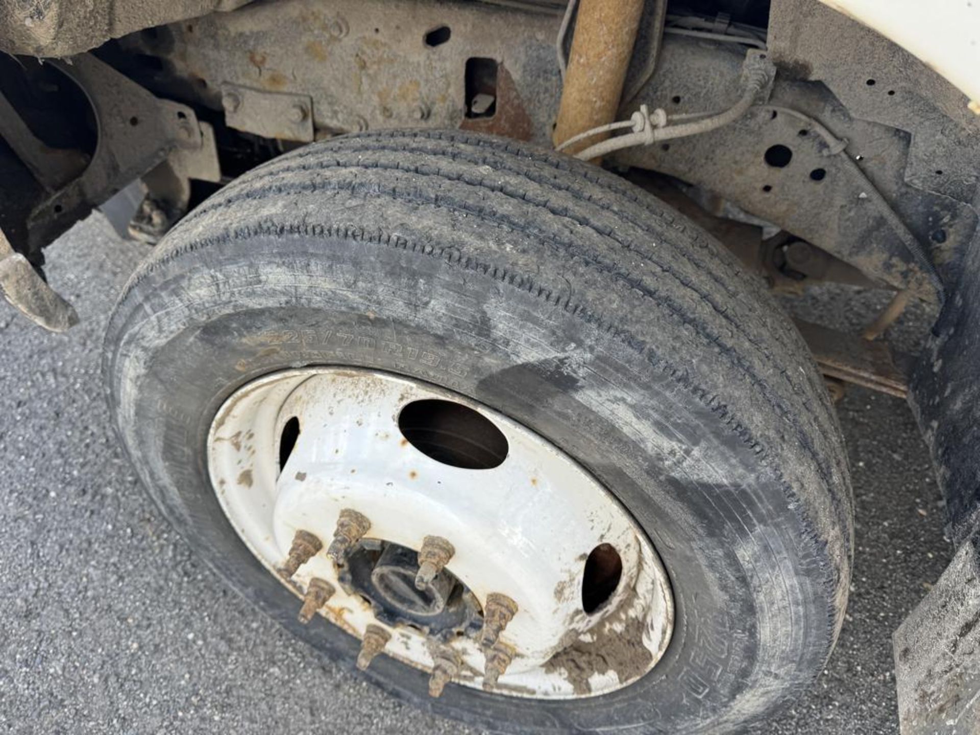 2004 Ford F-450 Mason Dump 4x4 w/ Plow - Image 11 of 32