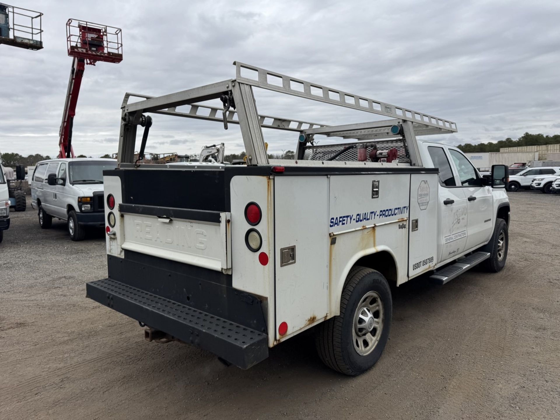 2015 GMC 3500HD Utility Bed 4x4 - Image 6 of 30