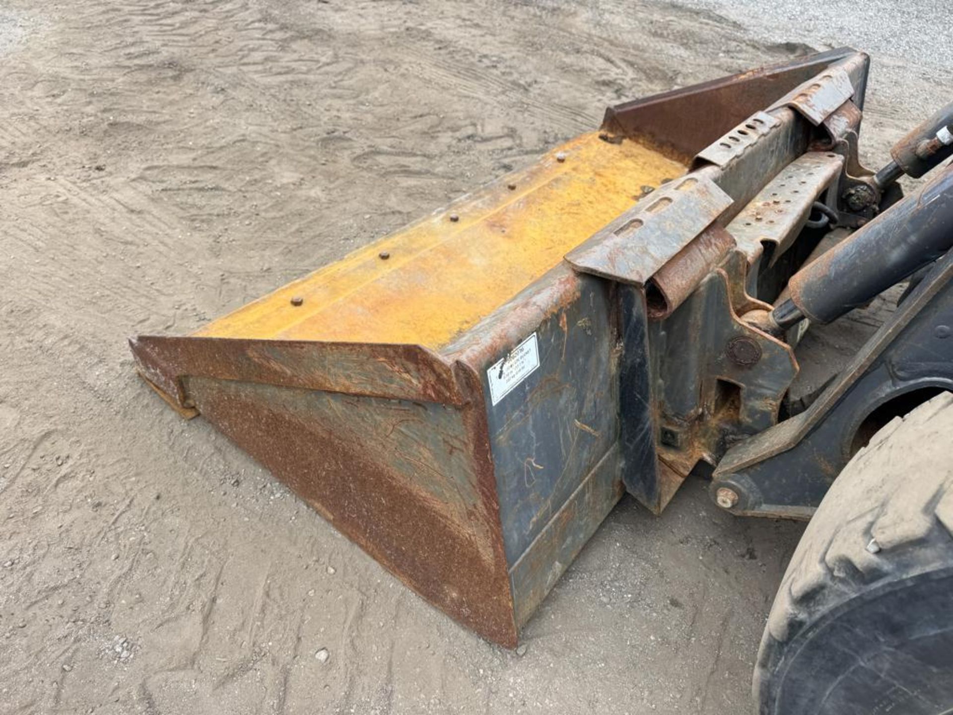 2013 New Holland L223 Skid Steer - Image 18 of 32