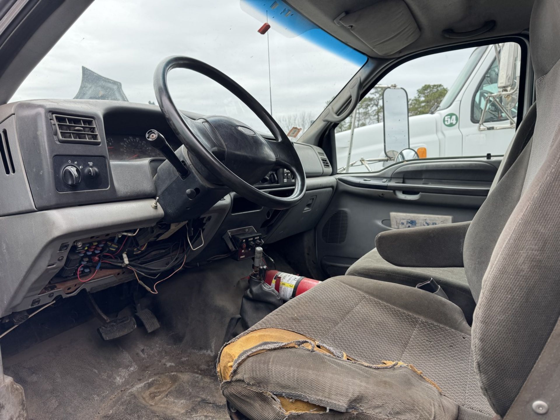 2004 Ford F-650 Flat Bed 4x2 (INOPERABLE) - Image 21 of 23