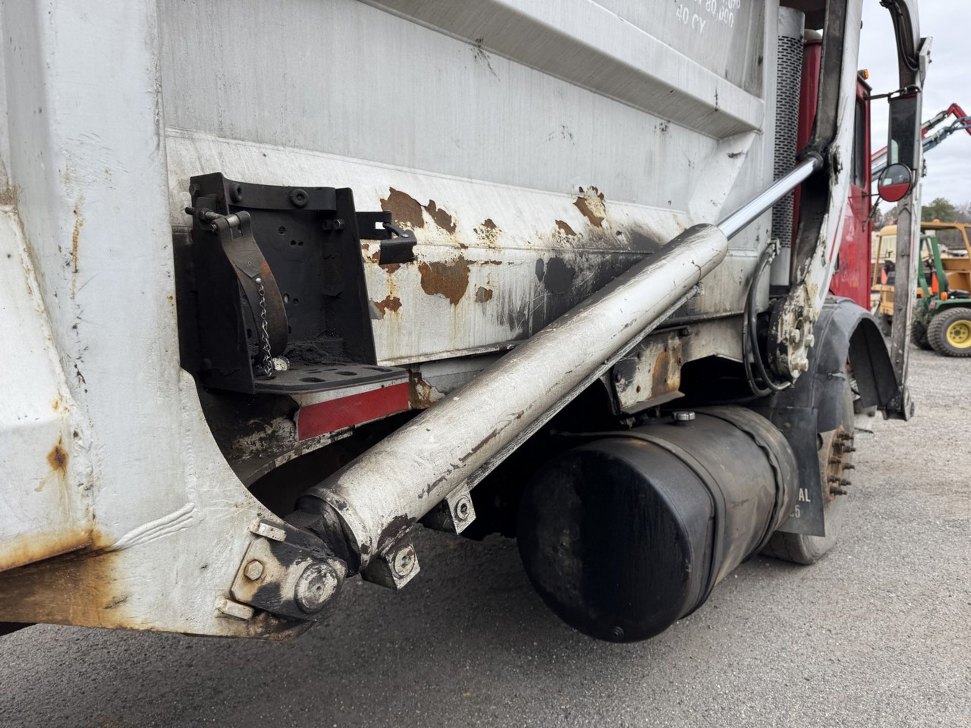 2009 Mack Garbage Truck Front Loader - Image 30 of 46