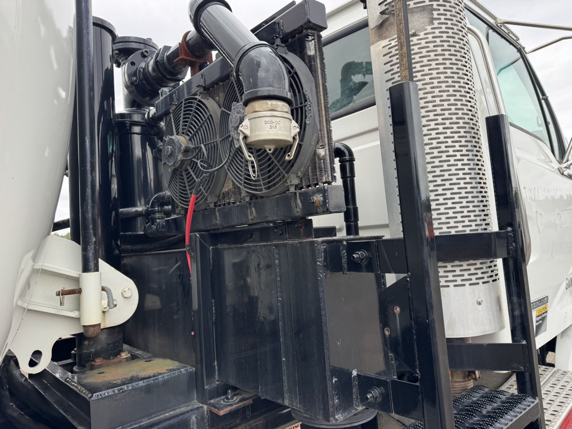 2004 Sterling L7500 Vacuum Loader Truck - Image 32 of 48