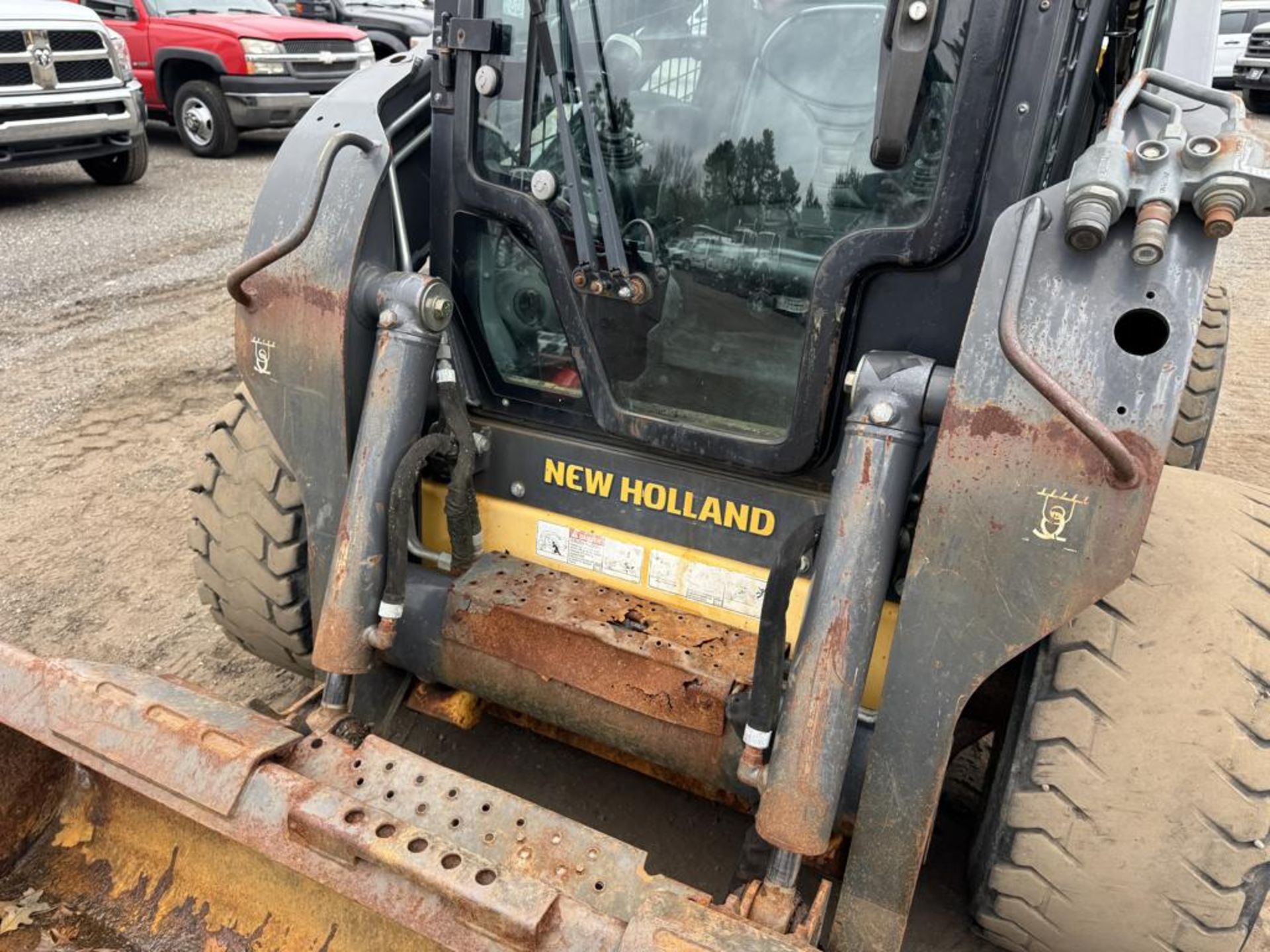 2013 New Holland L223 Skid Steer - Image 19 of 32