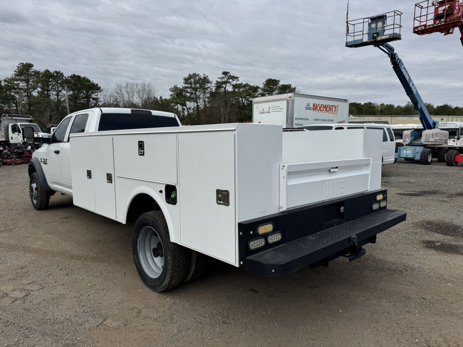 2015 Ram 4500 Utility Body - Image 9 of 33