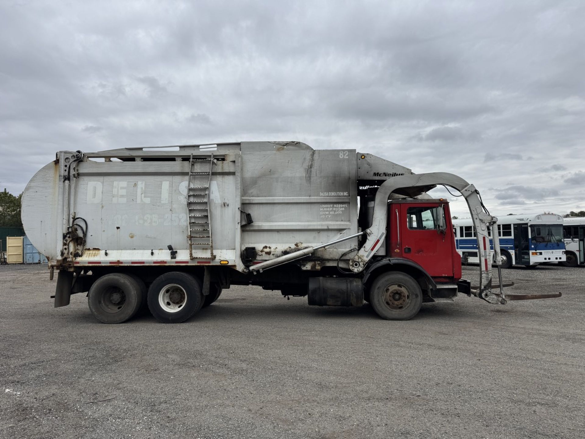 2009 Mack Garbage Truck Front Loader - Image 5 of 46