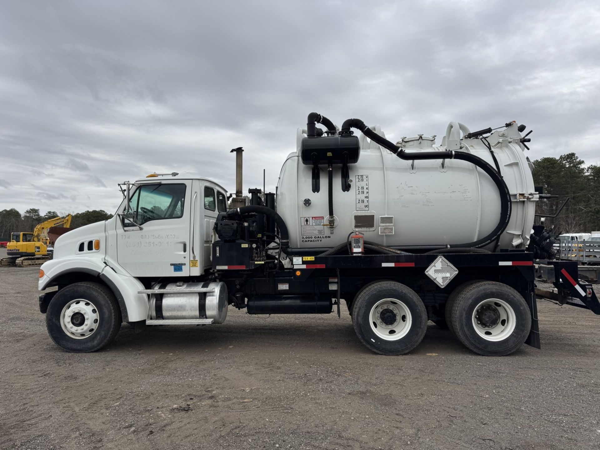 2004 Sterling L7500 Vacuum Loader Truck - Image 10 of 48