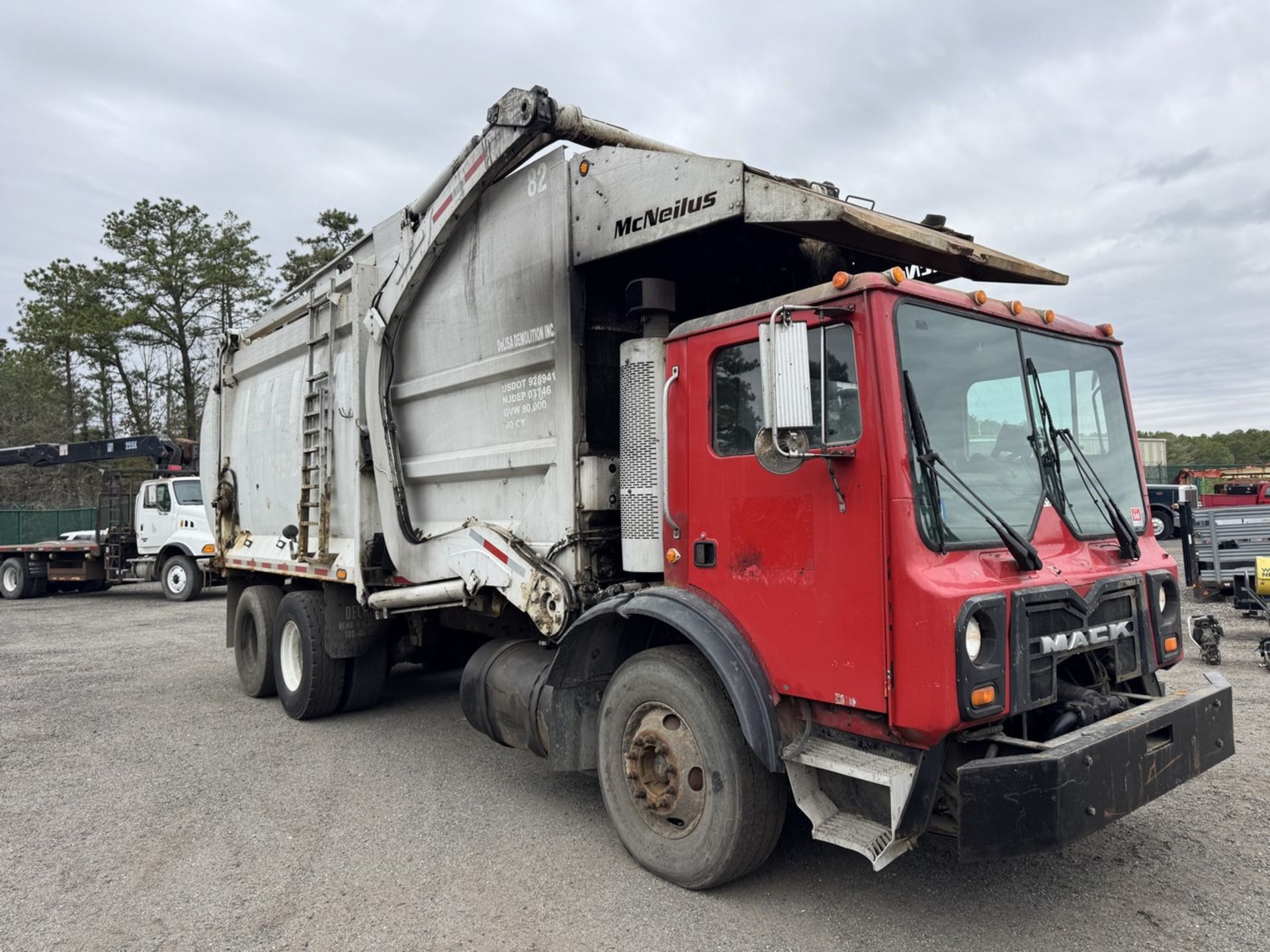 2009 Mack Garbage Truck Front Loader