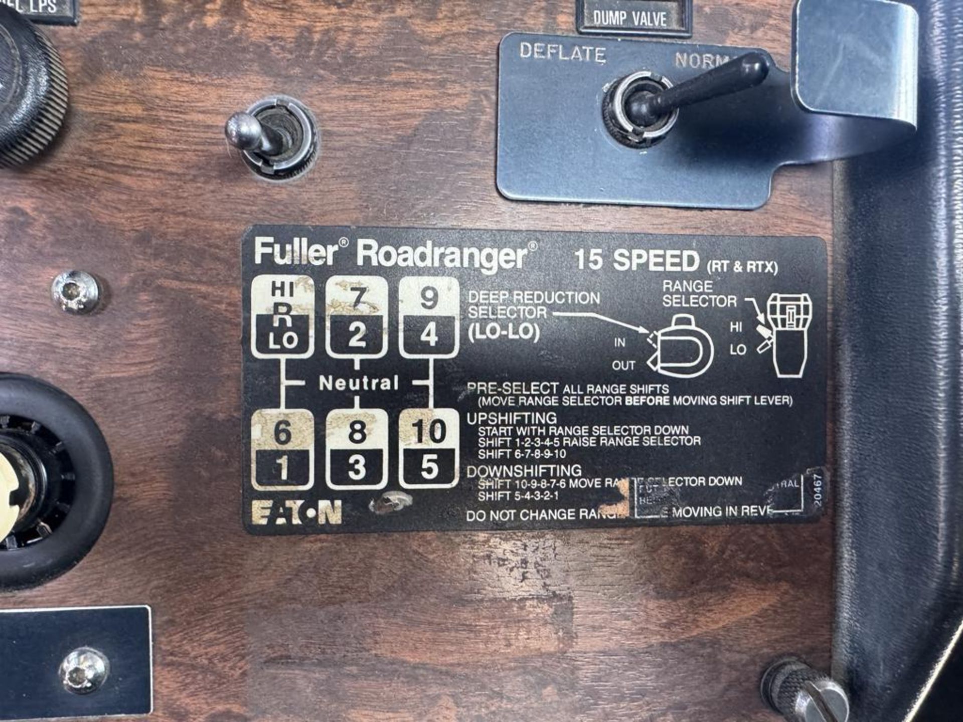 1988 Peterbilt 379 Day Cab Tandem - Image 34 of 46