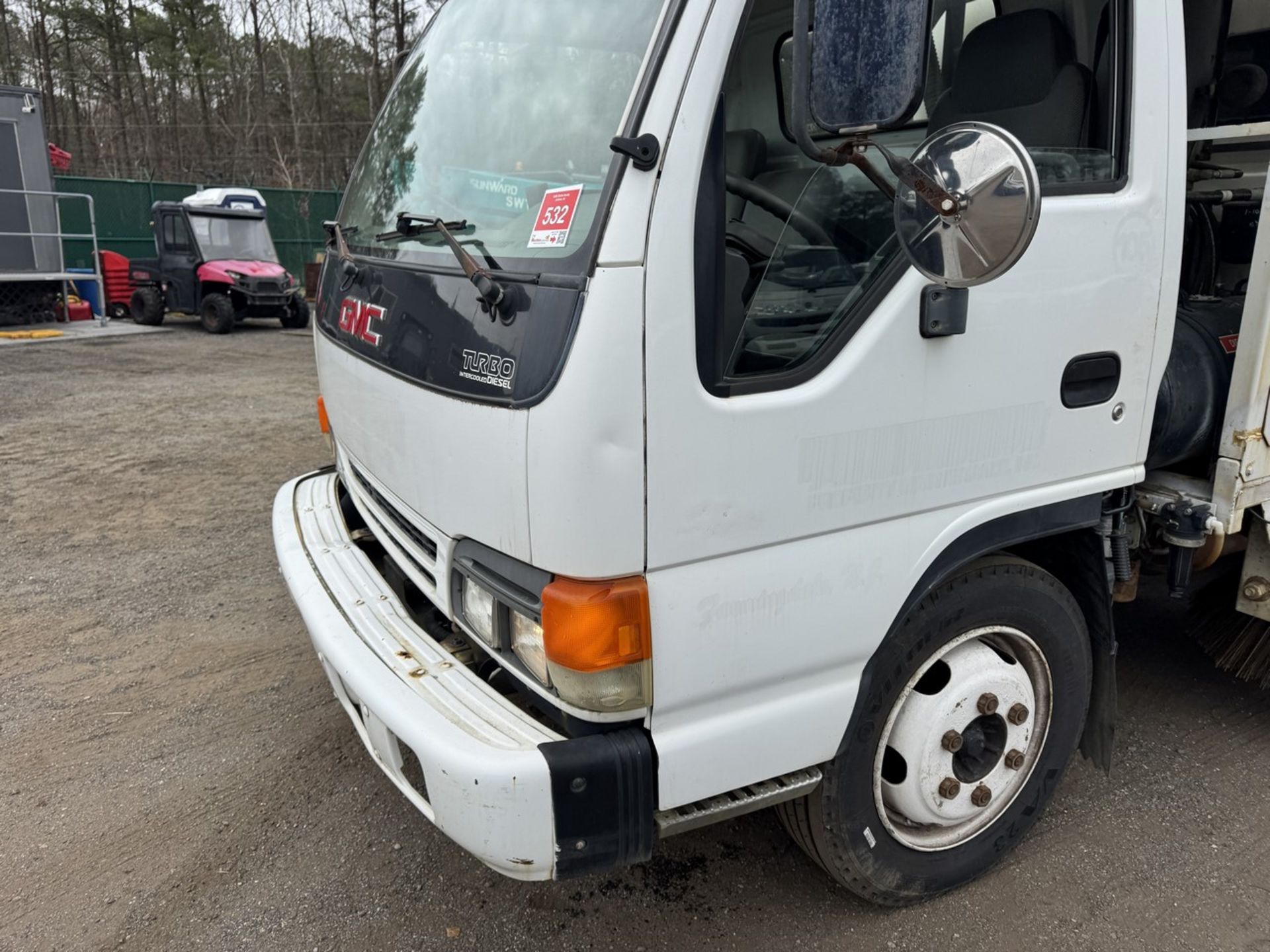2003 GMC W5500 Sweep-Rite Husky Sweeper - Image 12 of 31