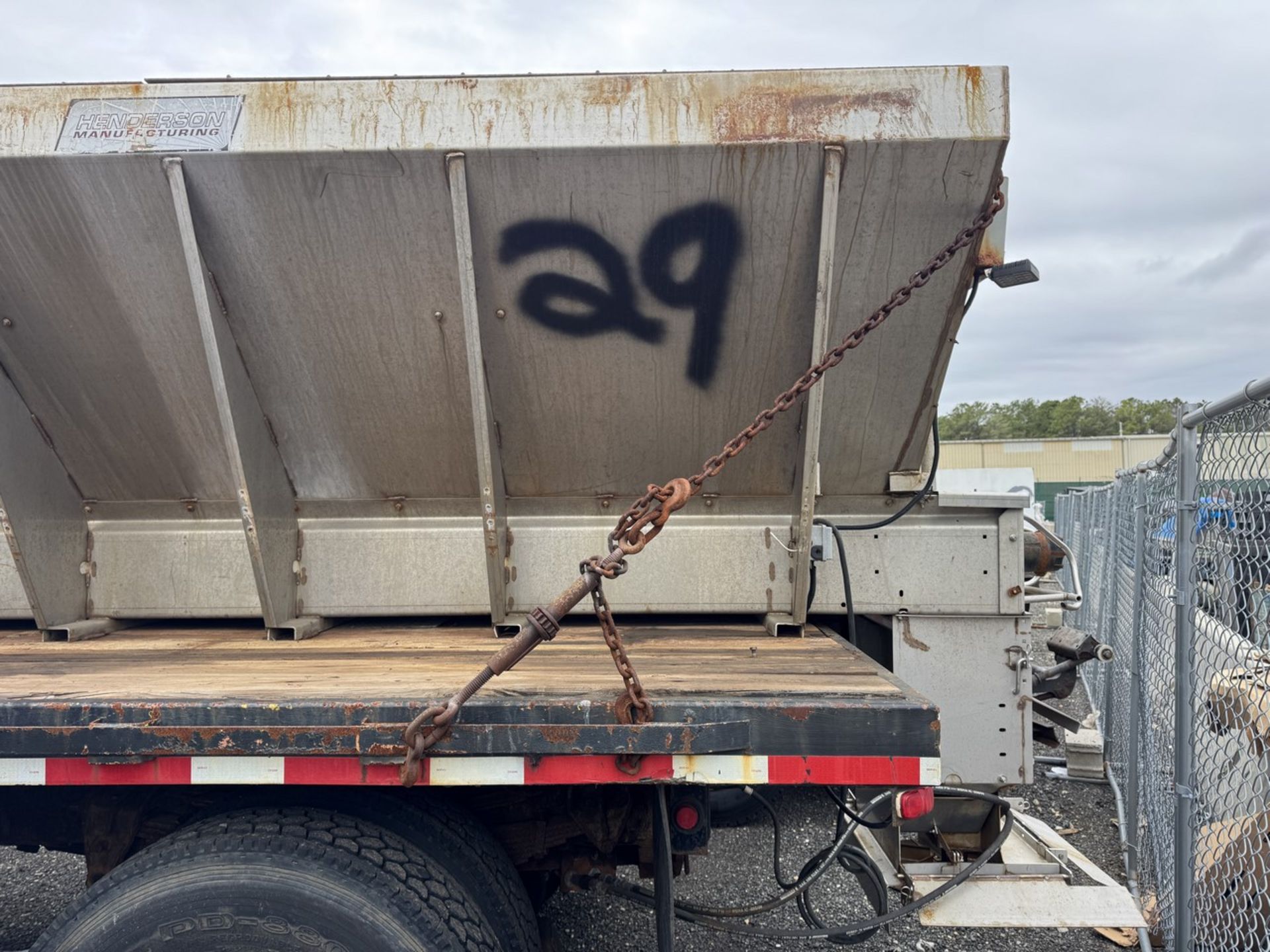 2000 International 4900 w/ Salter (INOPERABLE) - Image 11 of 24