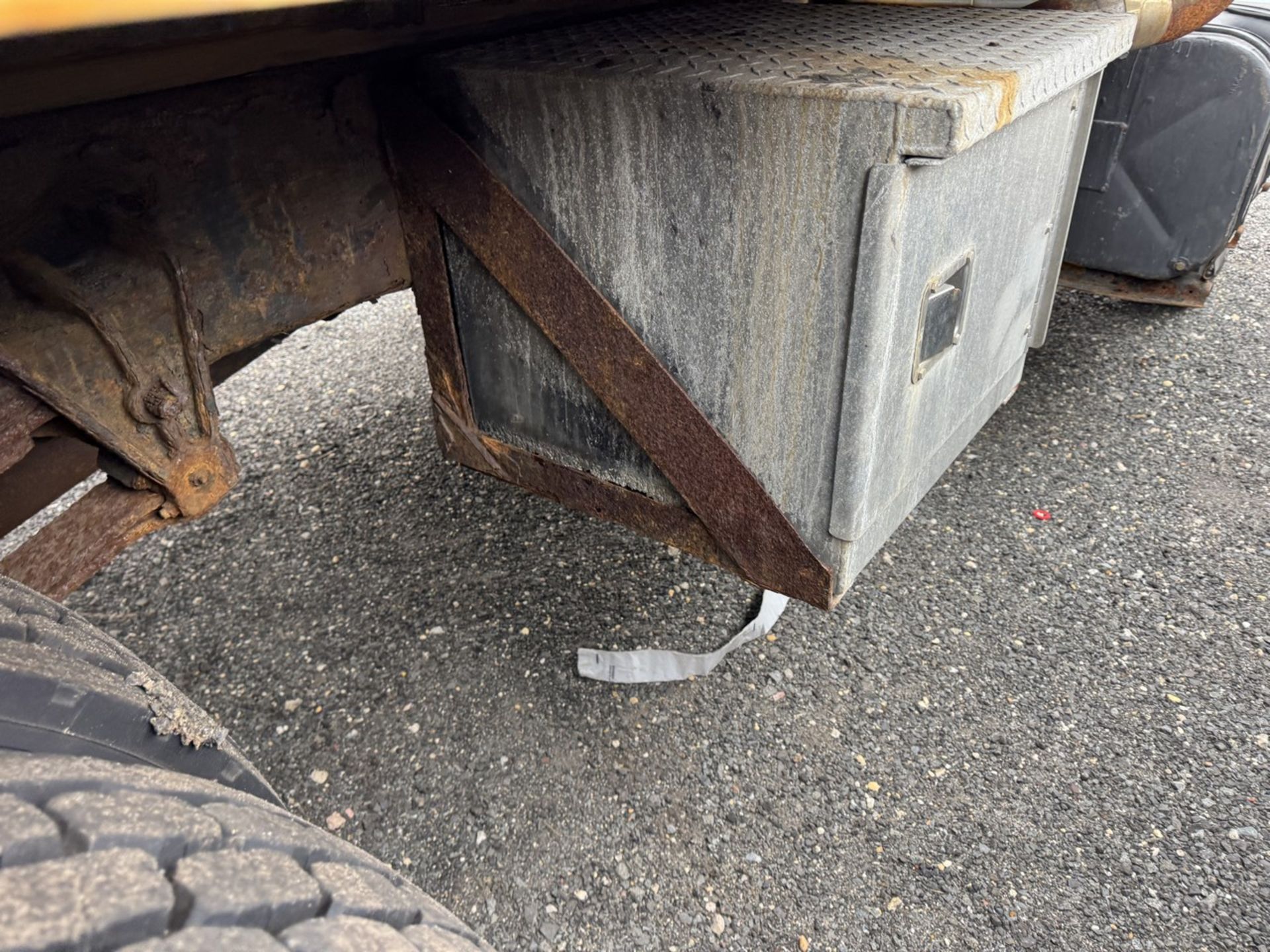 2000 International 4900 w/ Salter (INOPERABLE) - Image 15 of 24