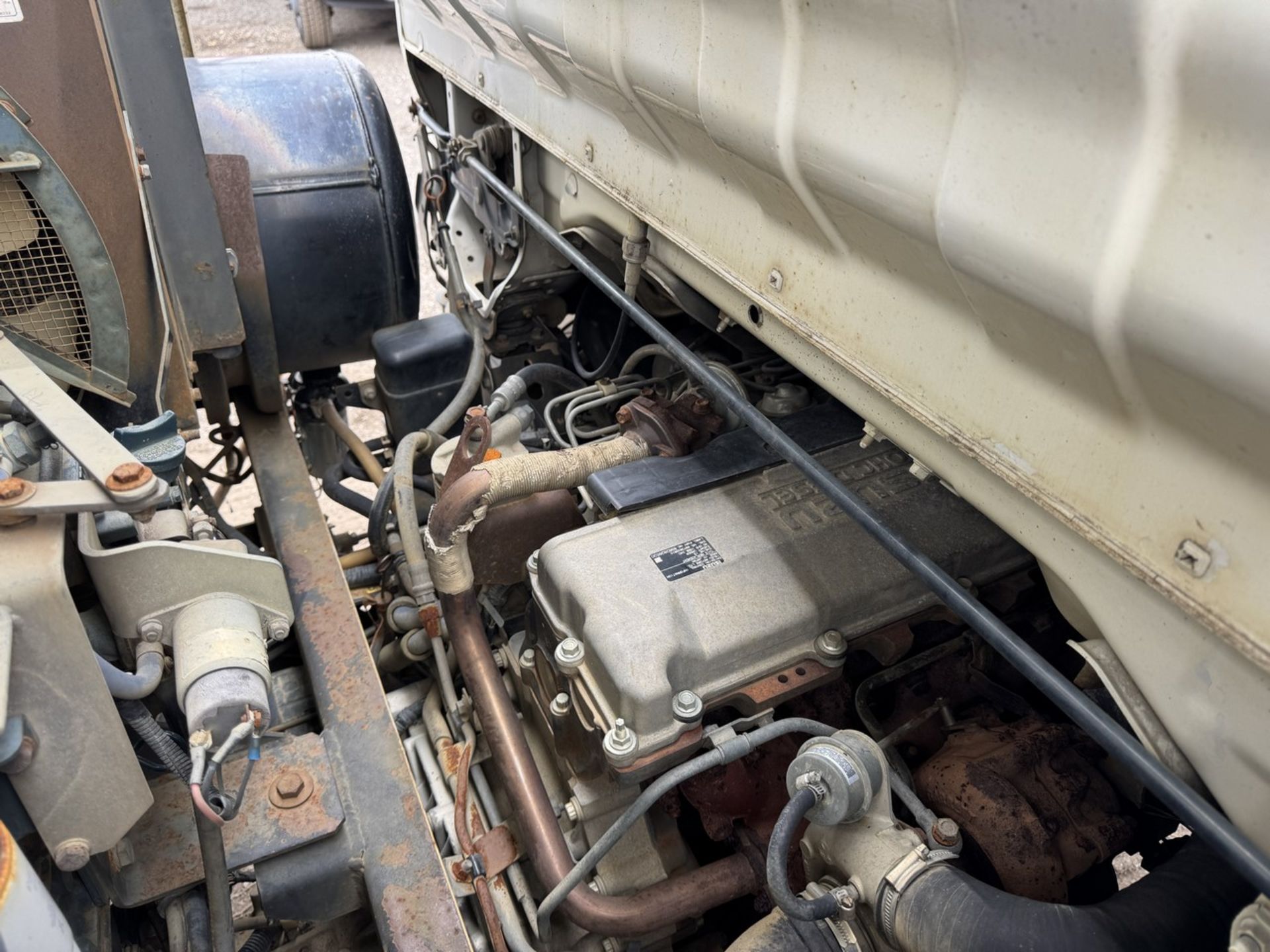 2003 GMC W5500 Sweep-Rite Husky Sweeper - Image 25 of 31