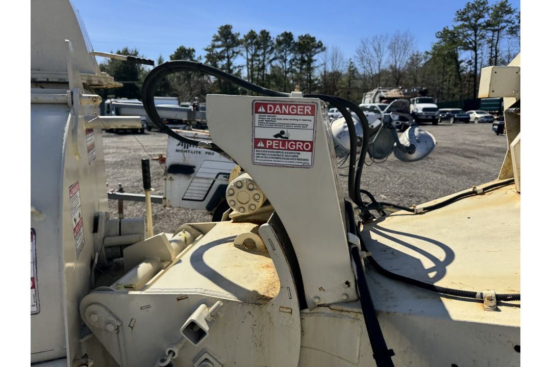 2016 Morbark Beever M12D Wood Chipper - Image 8 of 19