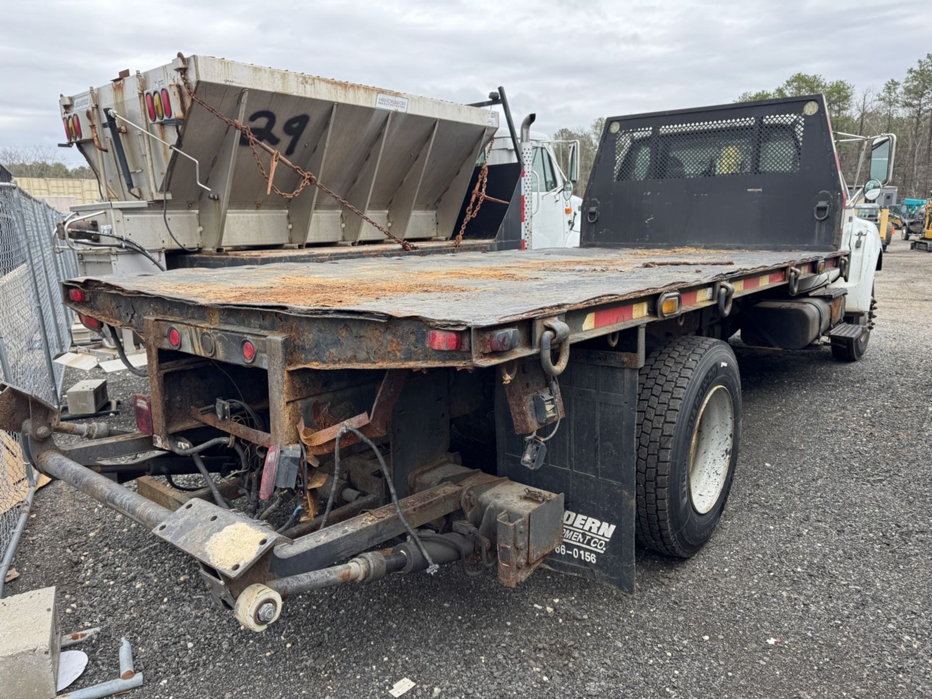 2004 Ford F-650 Flat Bed 4x2 (INOPERABLE) - Image 14 of 23