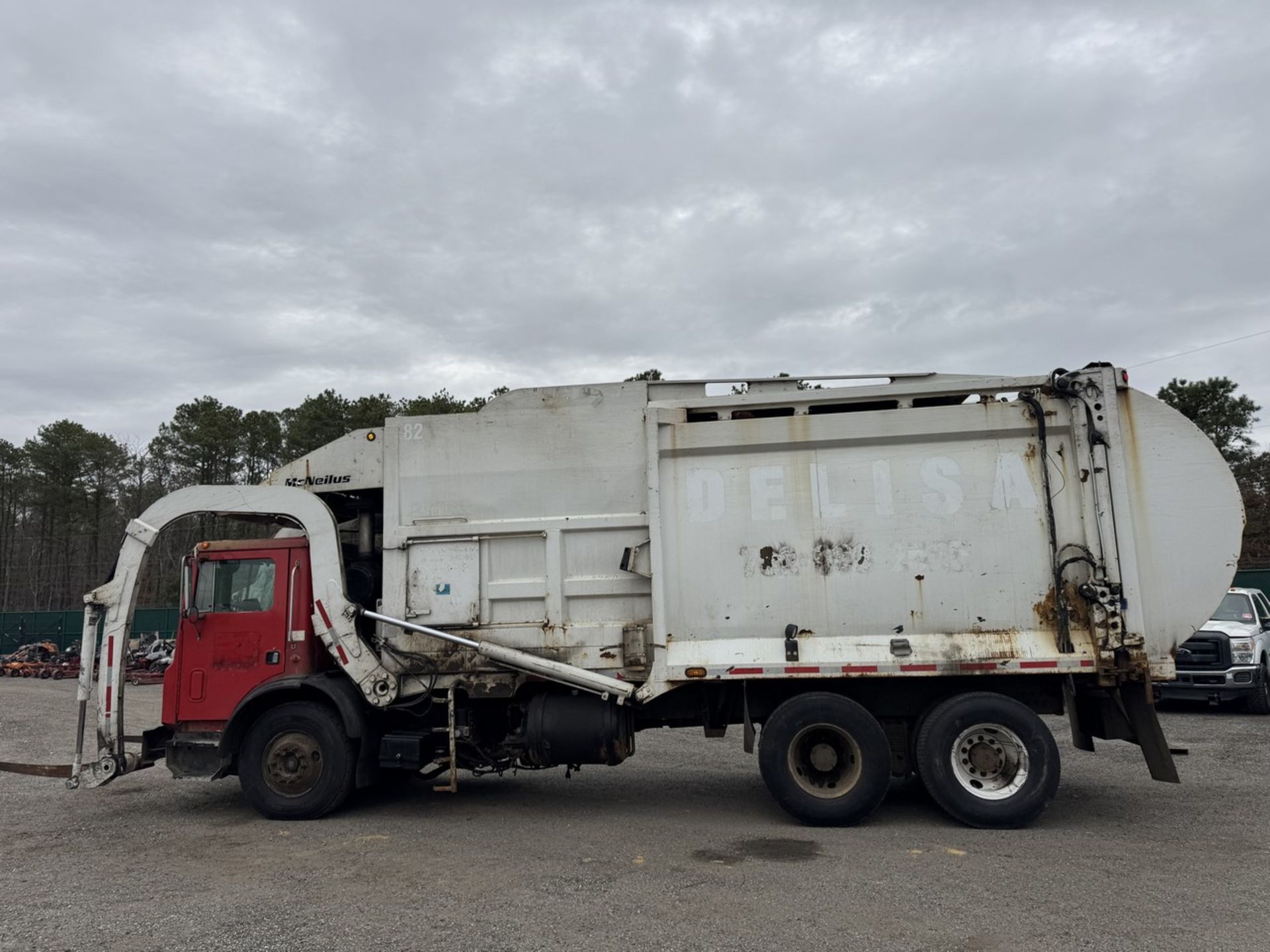 2009 Mack Garbage Truck Front Loader - Image 10 of 46