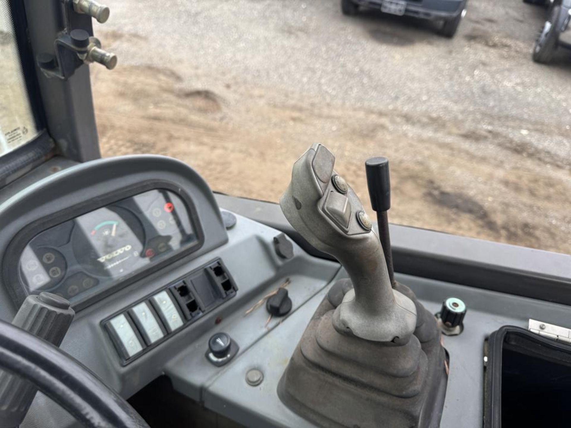 Volvo L20B Compact Wheel Loader - Image 29 of 30
