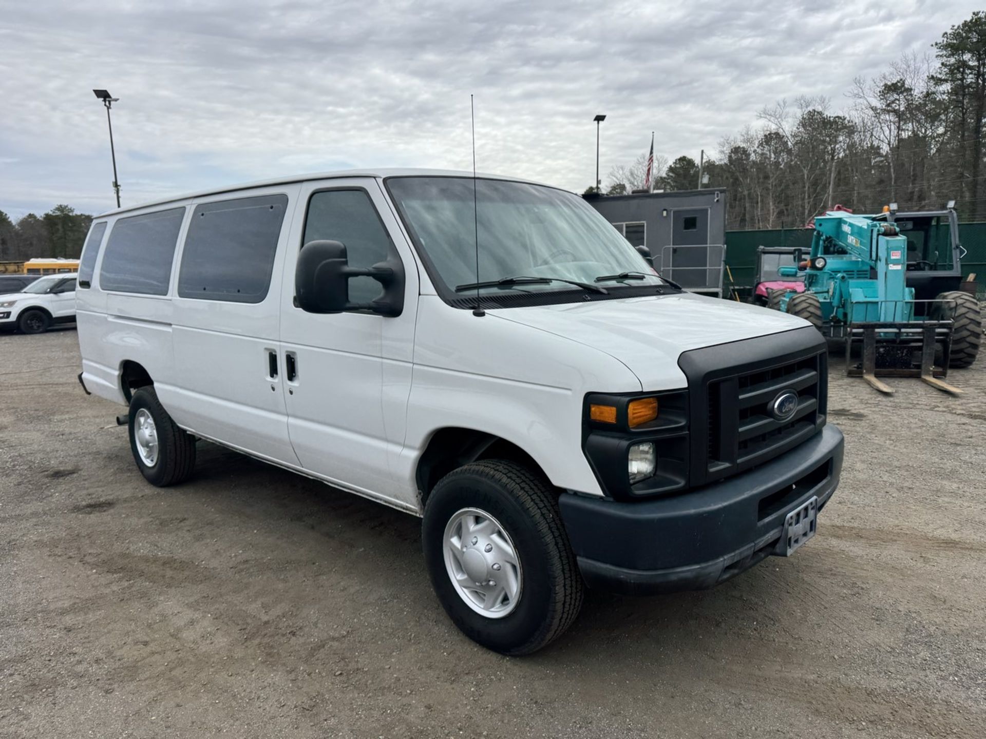 2008 Ford E-350 - Image 3 of 23