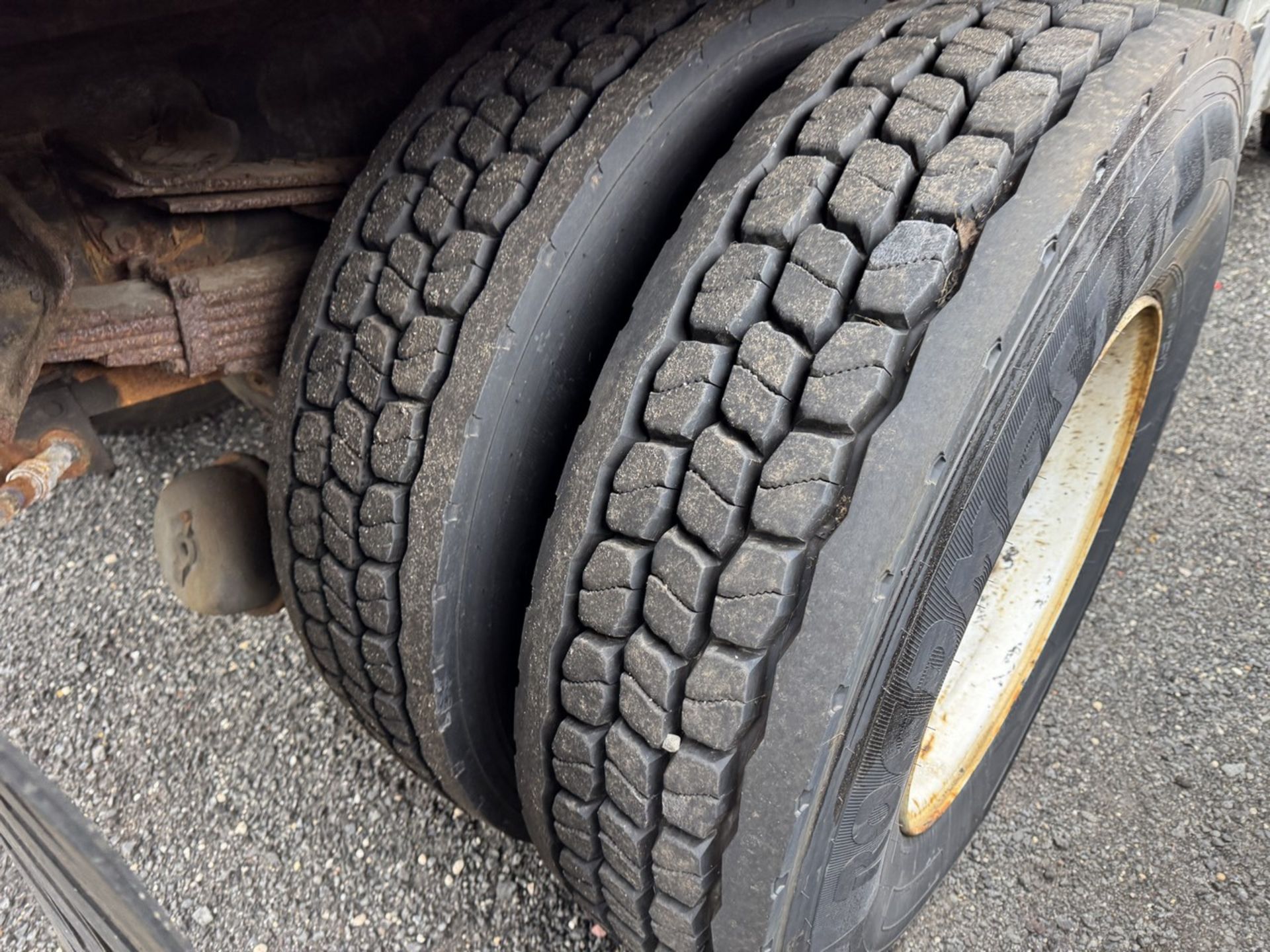 2000 International 4900 w/ Salter (INOPERABLE) - Image 14 of 24