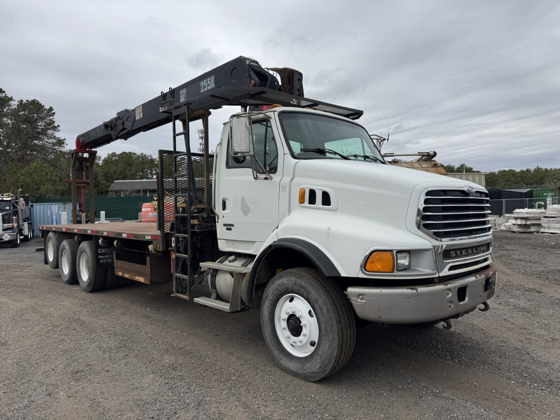 2005 HIAB 255K-2 HIPRO Material Crane Mounted on 2005 Sterling 6513