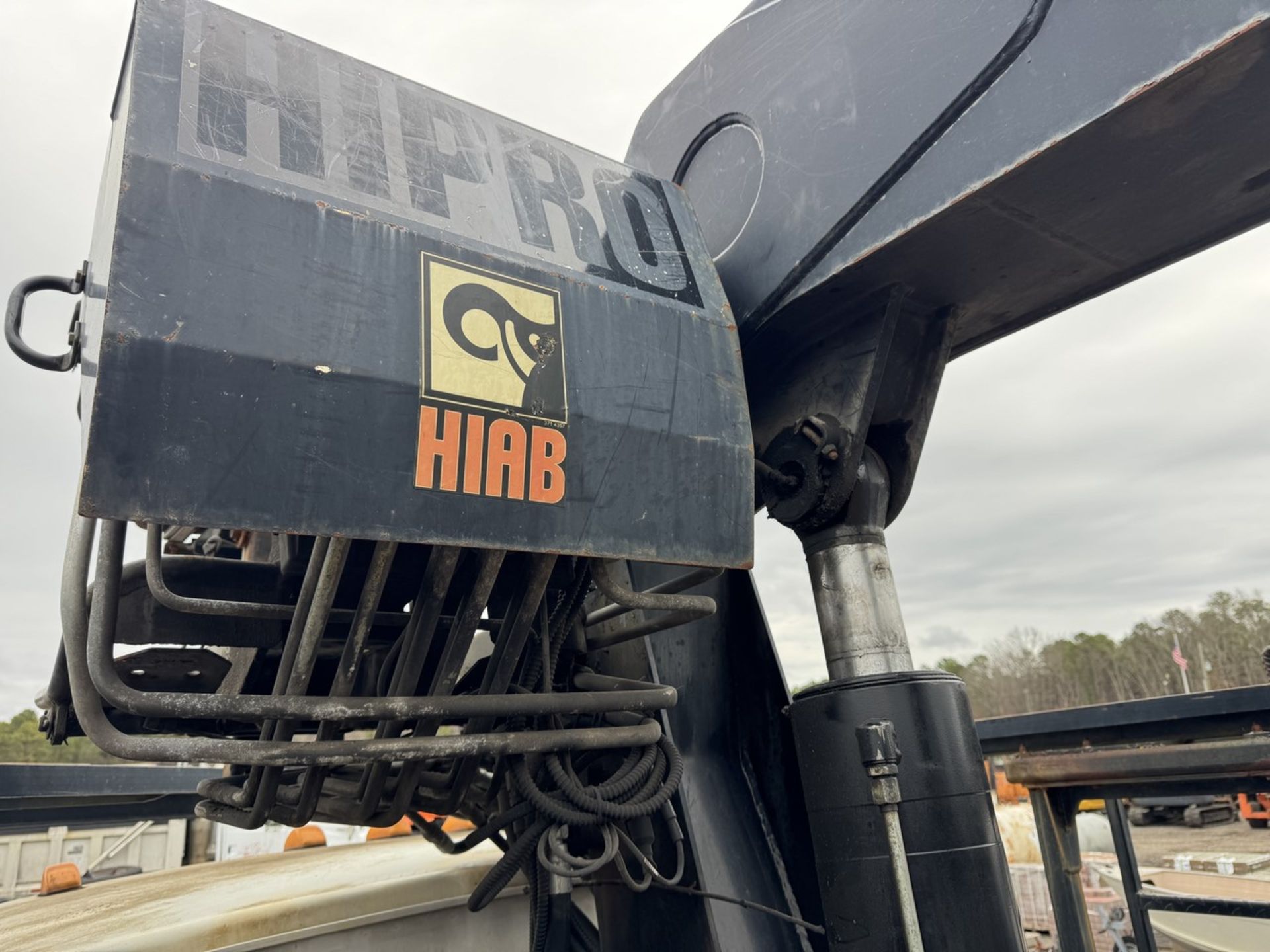 2005 HIAB 255K-2 HIPRO Material Crane Mounted on 2005 Sterling 6513 - Image 25 of 56
