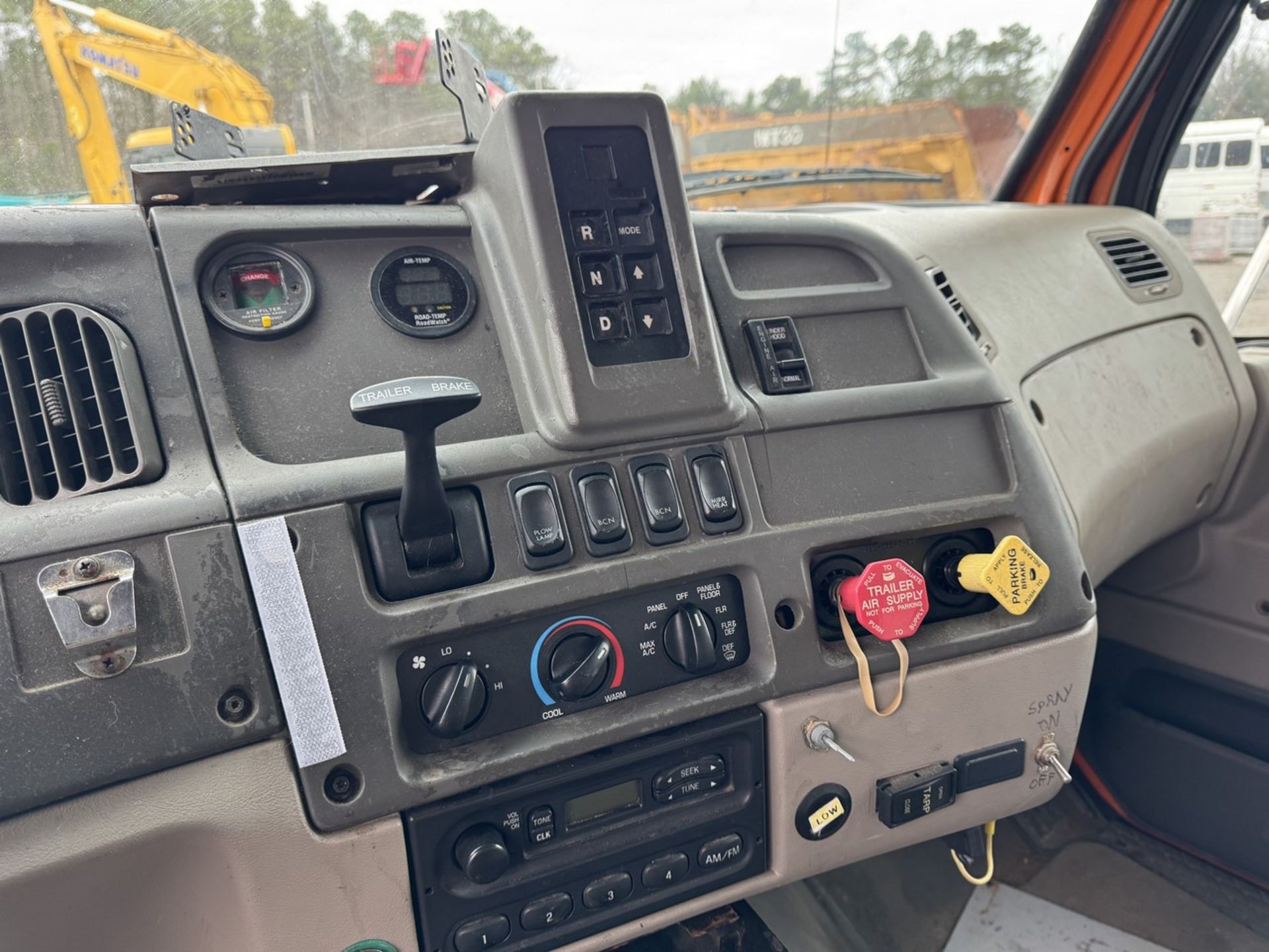2004 Sterling Single Axle Dump (INOPERABLE) - Image 25 of 28