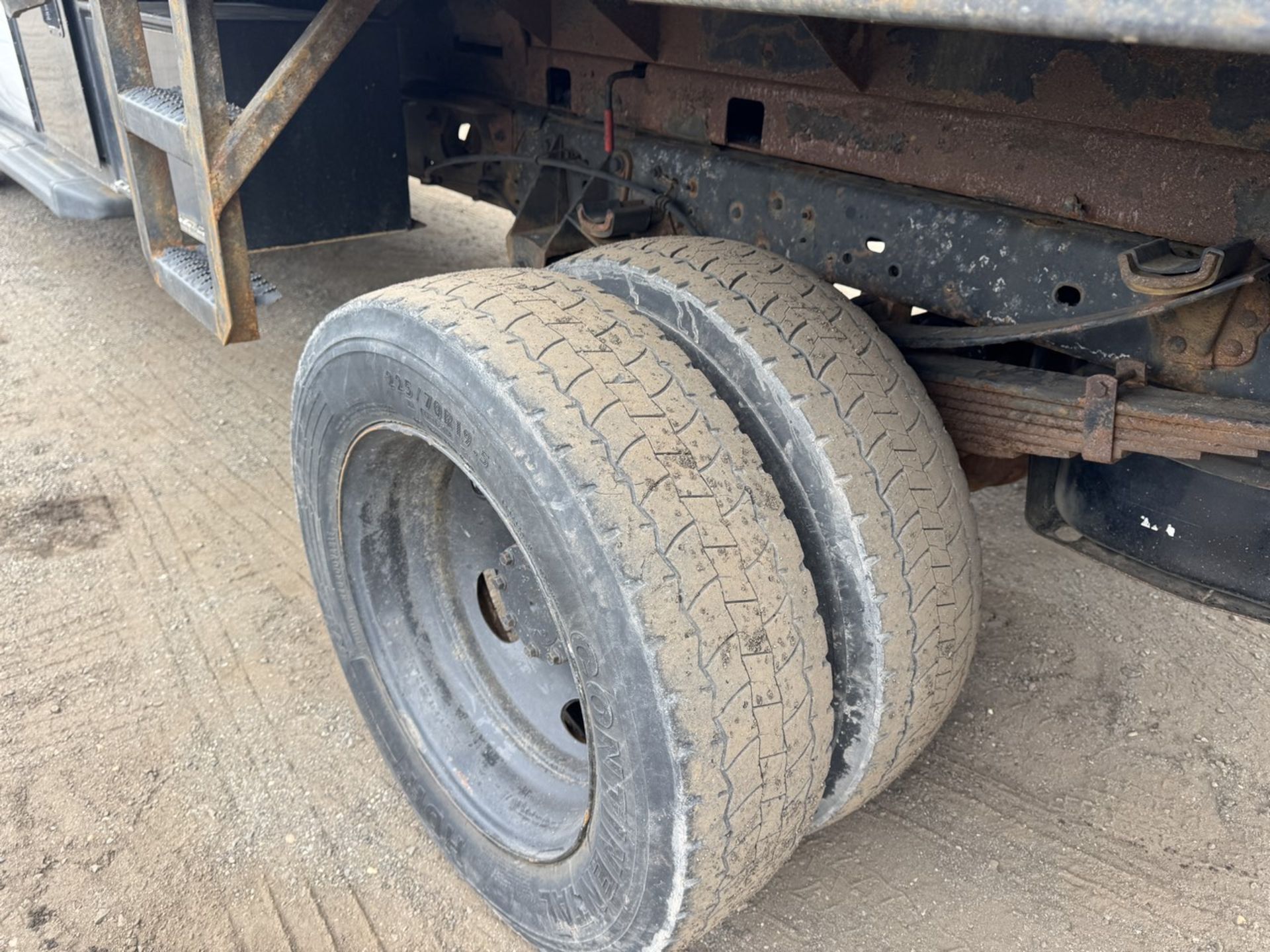 2016 Ford F-550 Mason Dump 4x4 w/ Plow and Salter - Image 27 of 39