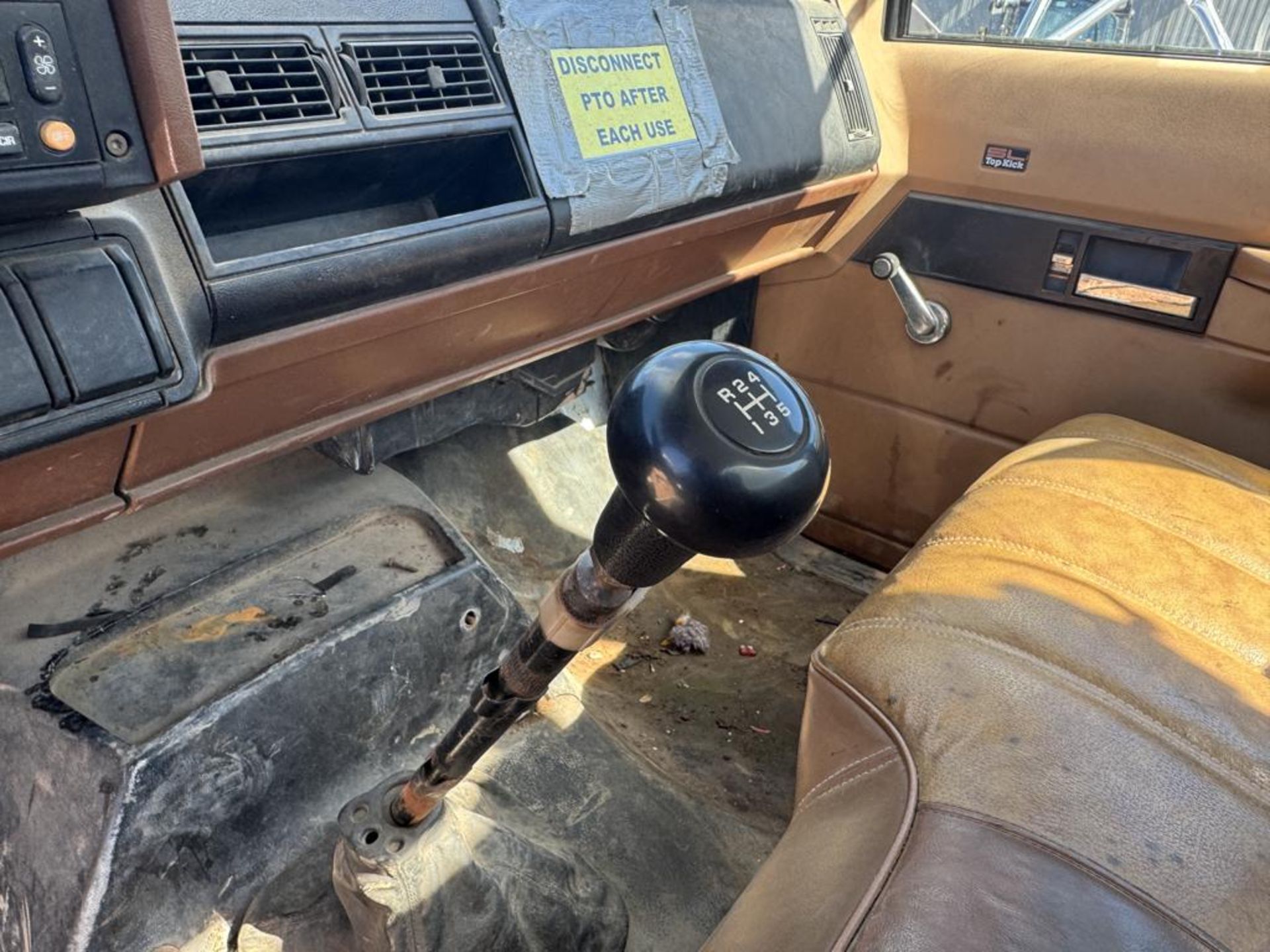 1991 GMC TopKick Lube Truck - Image 27 of 32