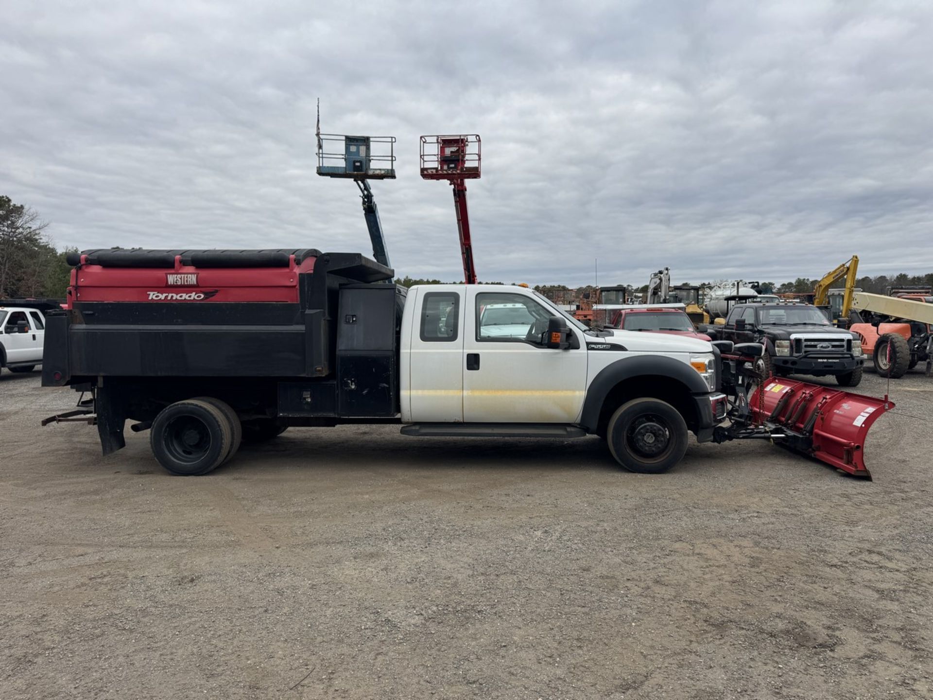 2016 Ford F-550 Mason Dump 4x4 w/ Plow and Salter - Image 4 of 39