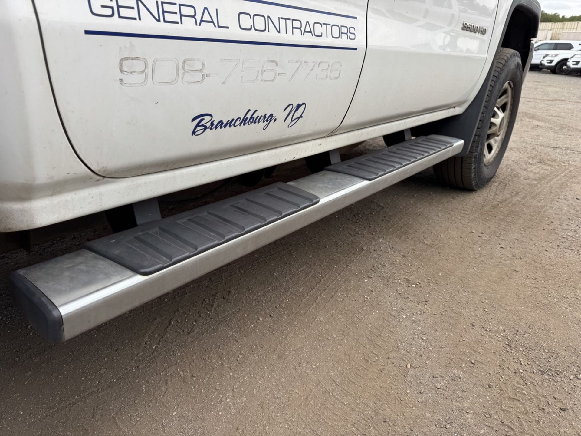 2015 GMC 3500HD Utility Bed 4x4 - Image 22 of 30