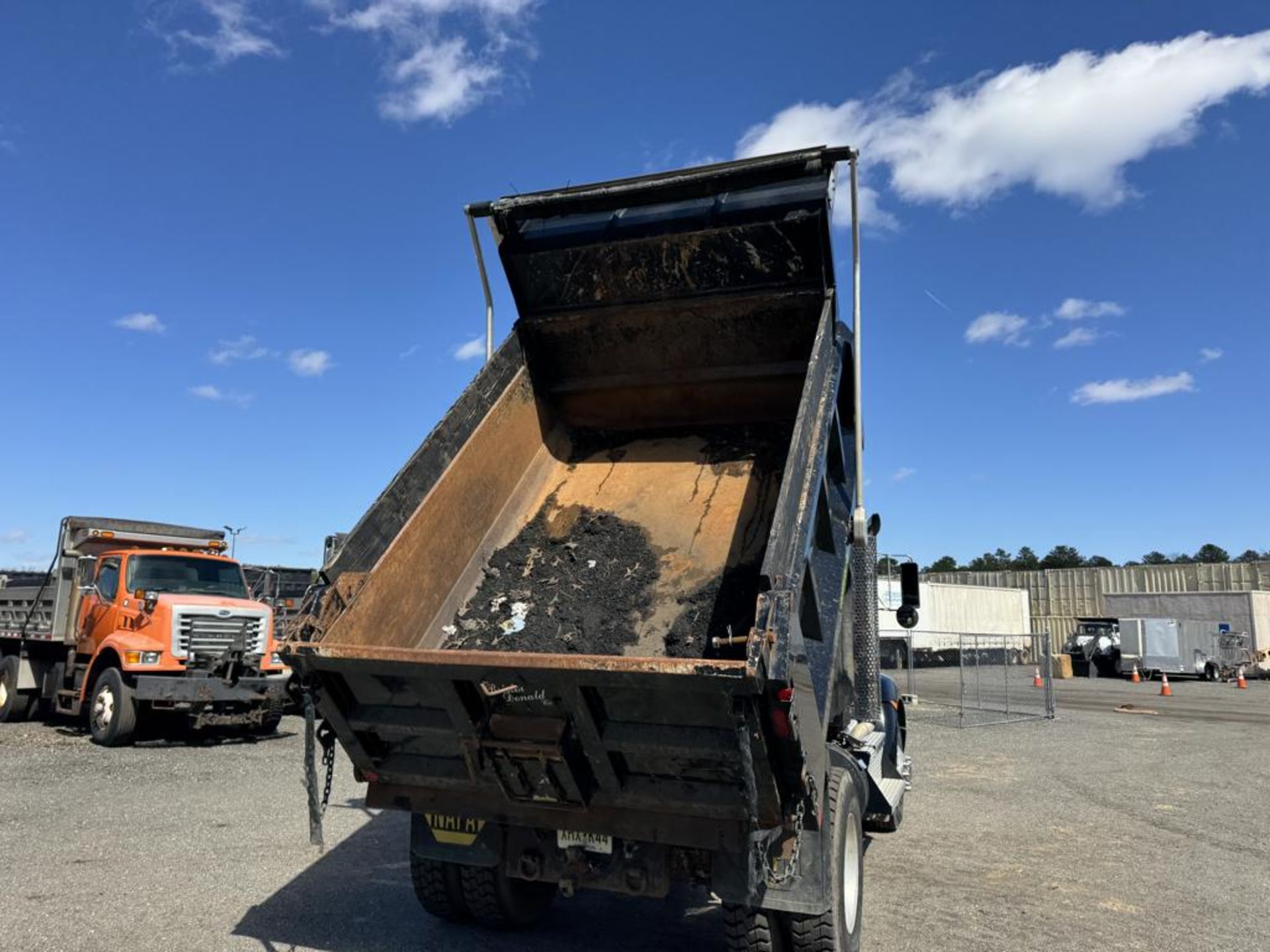 2020 Kenworth T370 Single Axle Dump 48k Original Miles - Image 8 of 46