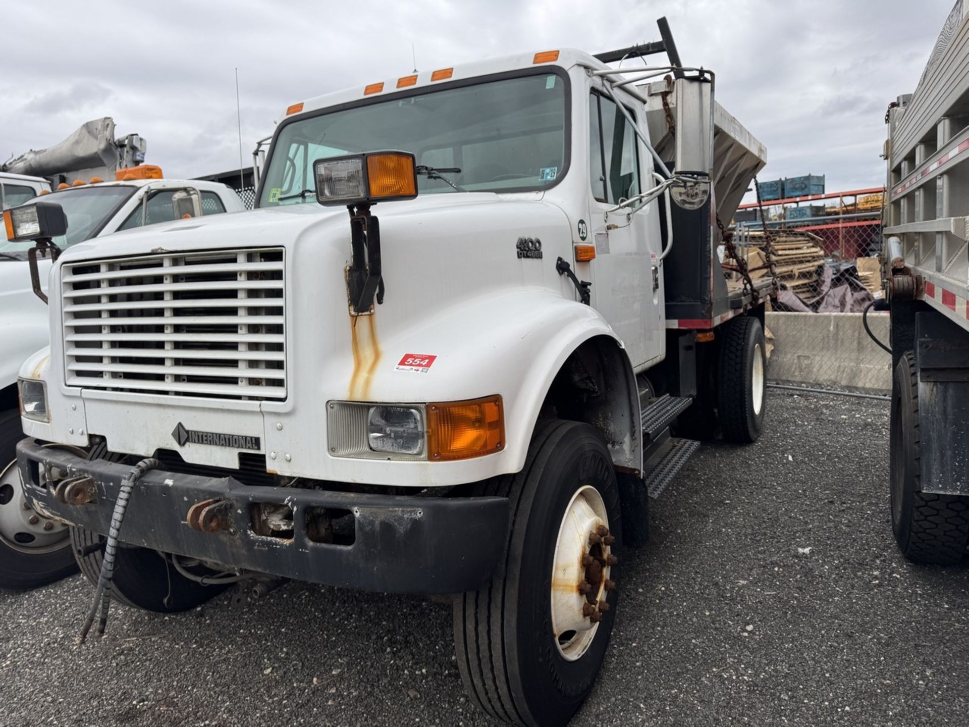 2000 International 4900 w/ Salter (INOPERABLE) - Image 5 of 24