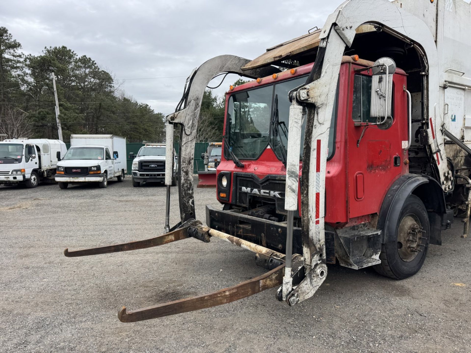 2009 Mack Garbage Truck Front Loader - Image 12 of 46