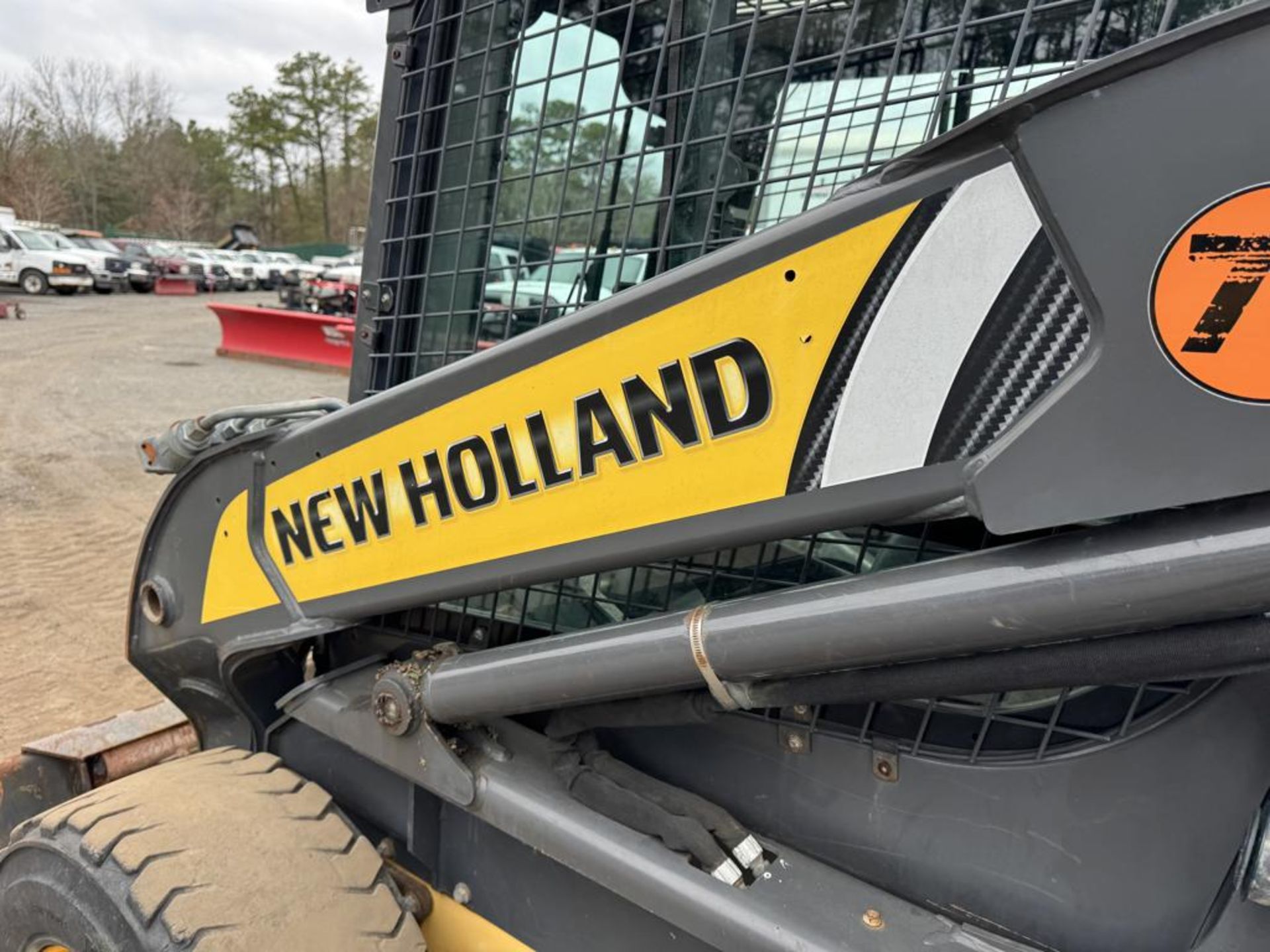 2013 New Holland L223 Skid Steer - Image 16 of 32