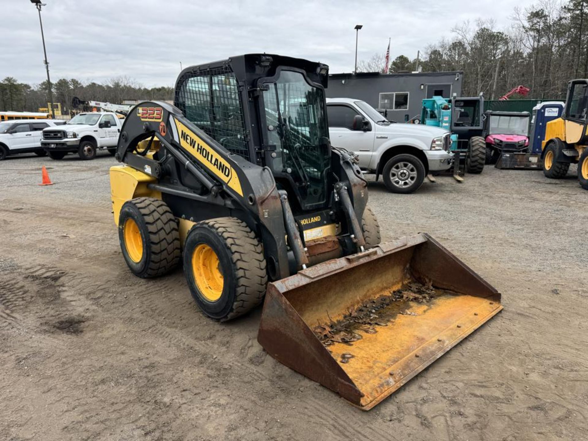 2013 New Holland L223 Skid Steer - Image 6 of 32