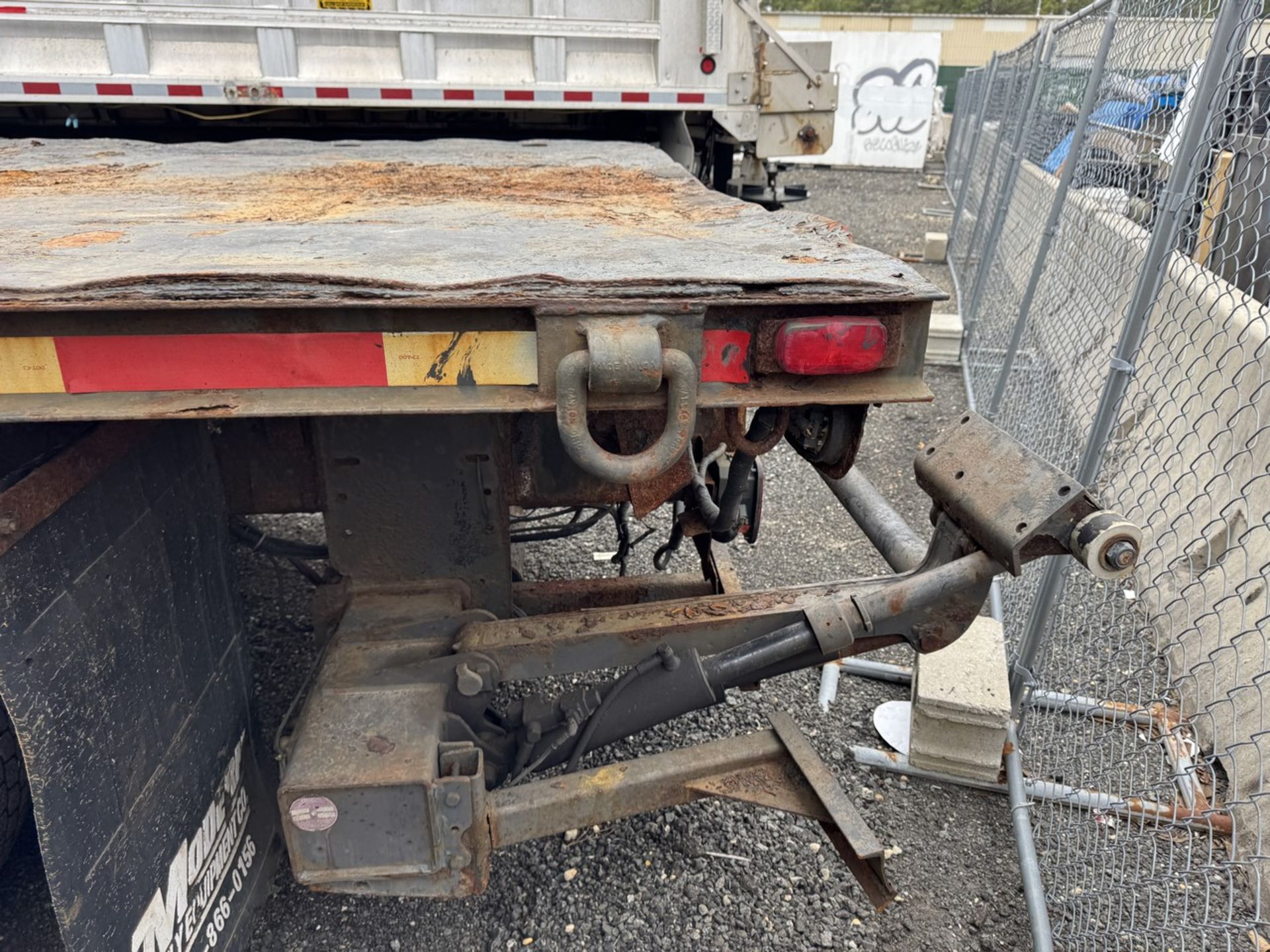 2004 Ford F-650 Flat Bed 4x2 (INOPERABLE) - Image 13 of 23