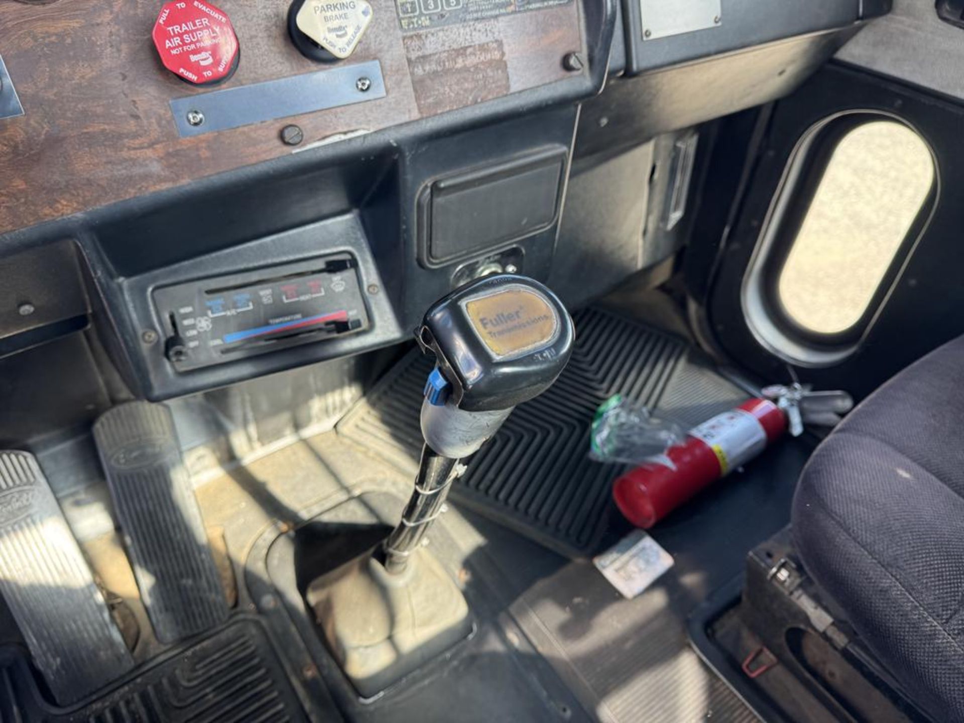 1988 Peterbilt 379 Day Cab Tandem - Image 31 of 46
