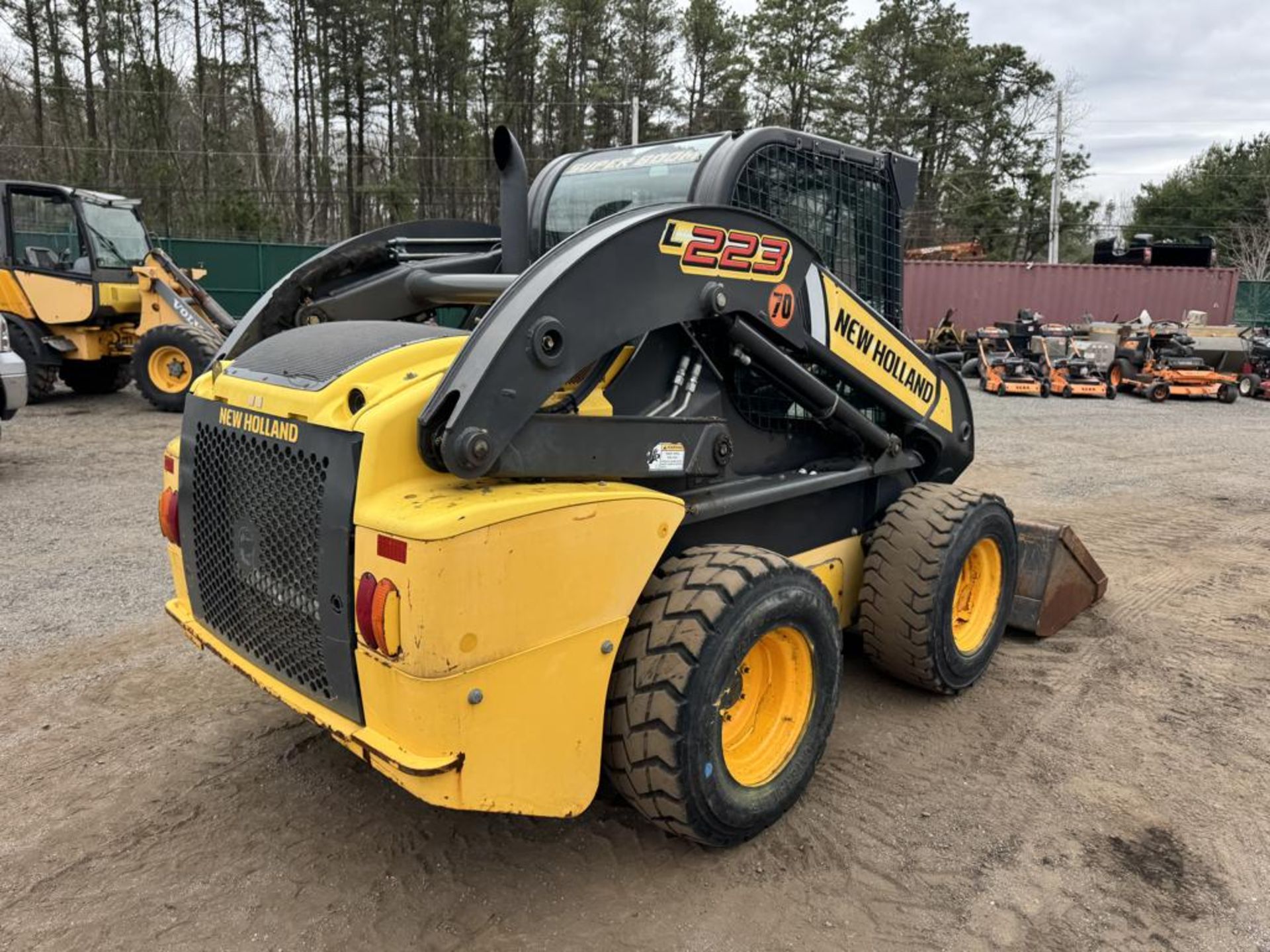 2013 New Holland L223 Skid Steer - Image 9 of 32