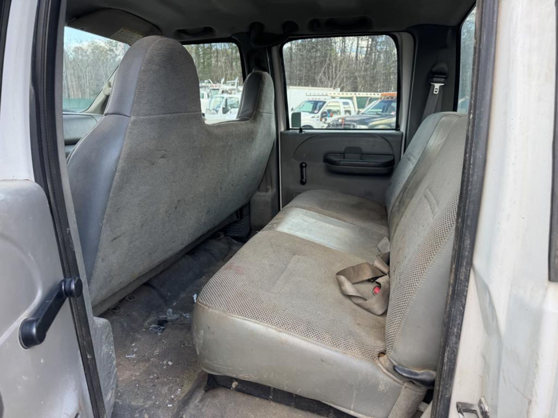 2004 Ford F-450 Mason Dump 4x4 w/ Plow - Image 28 of 32