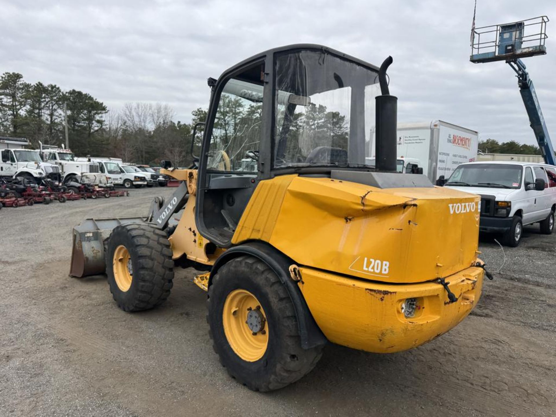 Volvo L20B Compact Wheel Loader - Image 9 of 30