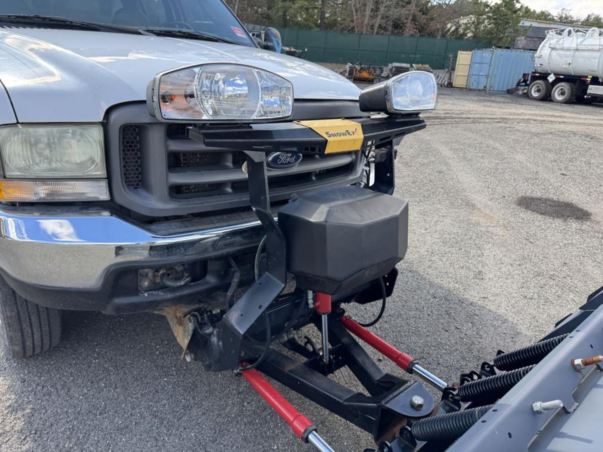 2004 Ford F-450 Mason Dump 4x4 w/ Plow - Image 14 of 32