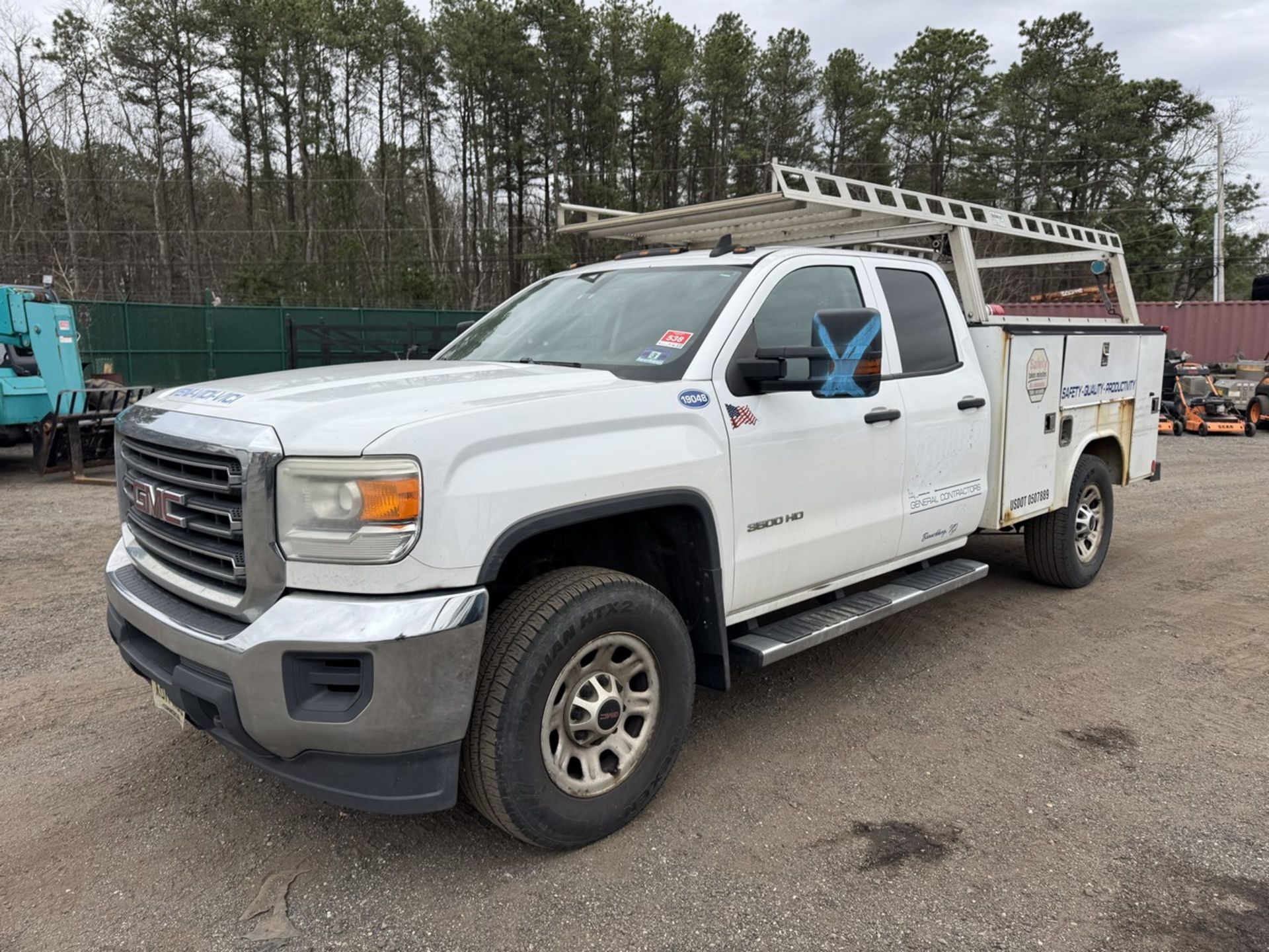 2015 GMC 3500HD Utility Bed 4x4 - Image 10 of 30