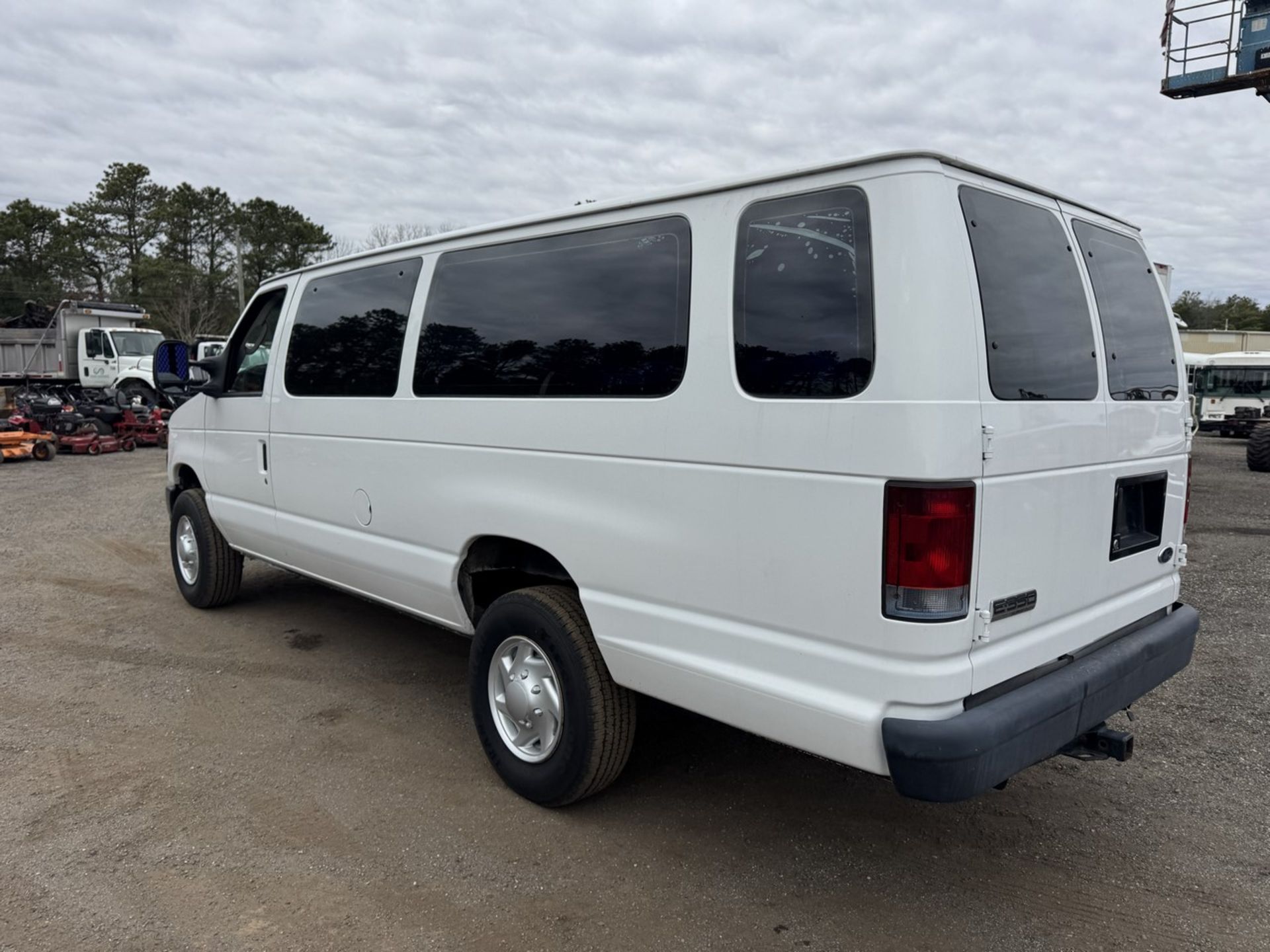2008 Ford E-350 - Image 8 of 23