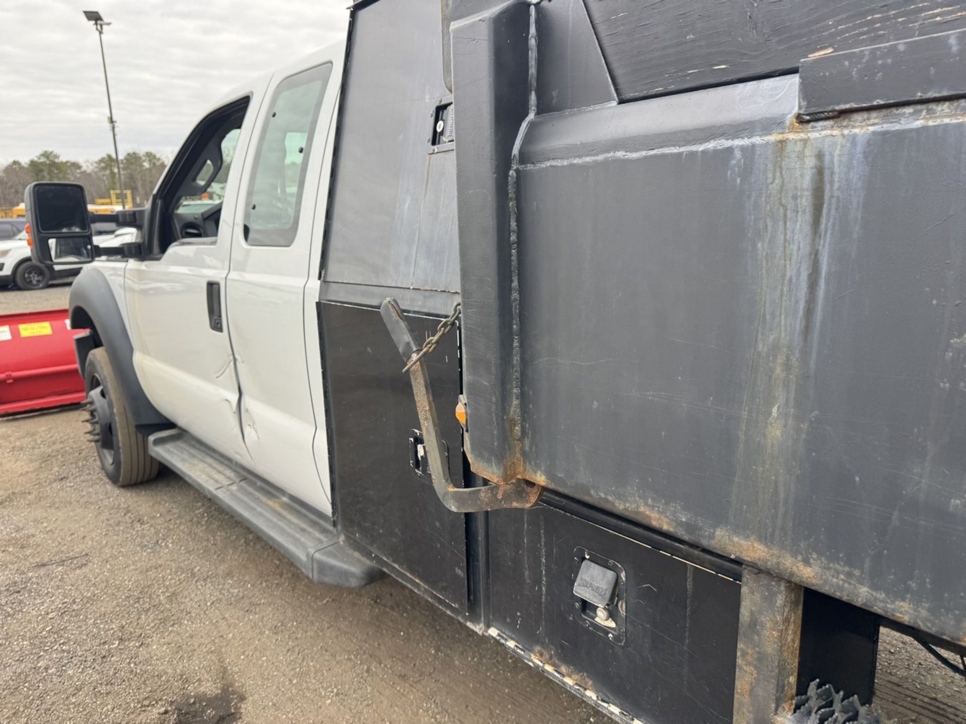 2016 Ford F-550 Mason Dump 4x4 w/ Plow and Salter - Image 29 of 39