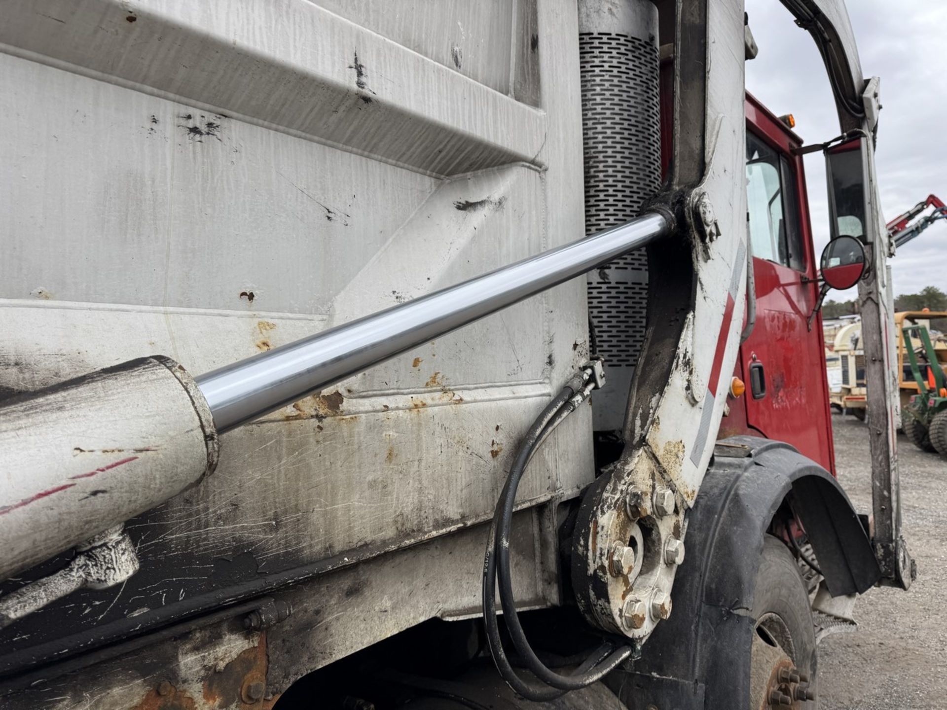 2009 Mack Garbage Truck Front Loader - Image 32 of 46
